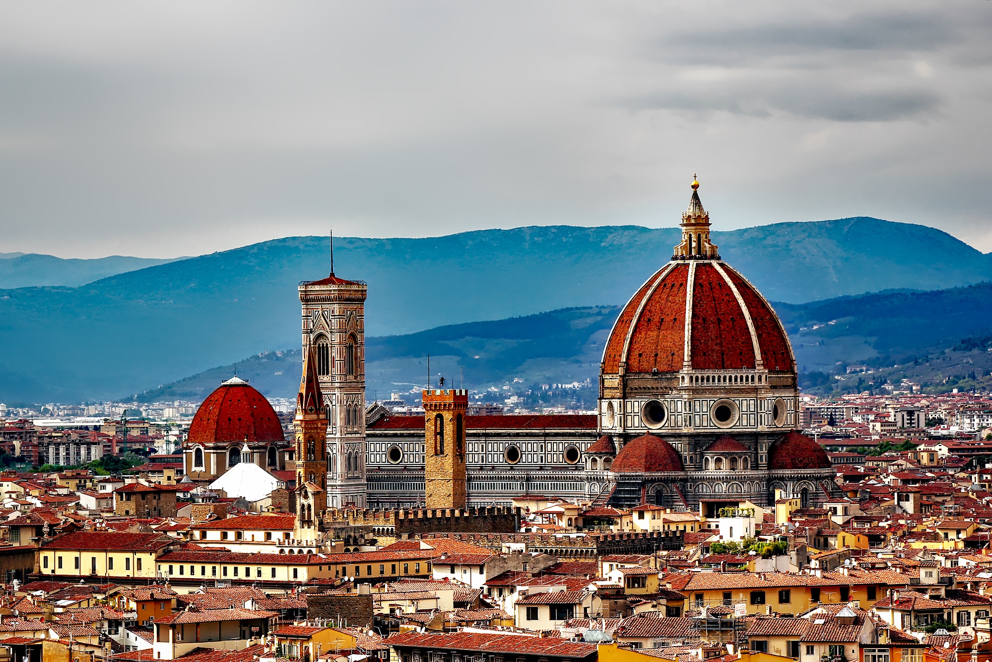 Free photo The rooftops of an Italian city