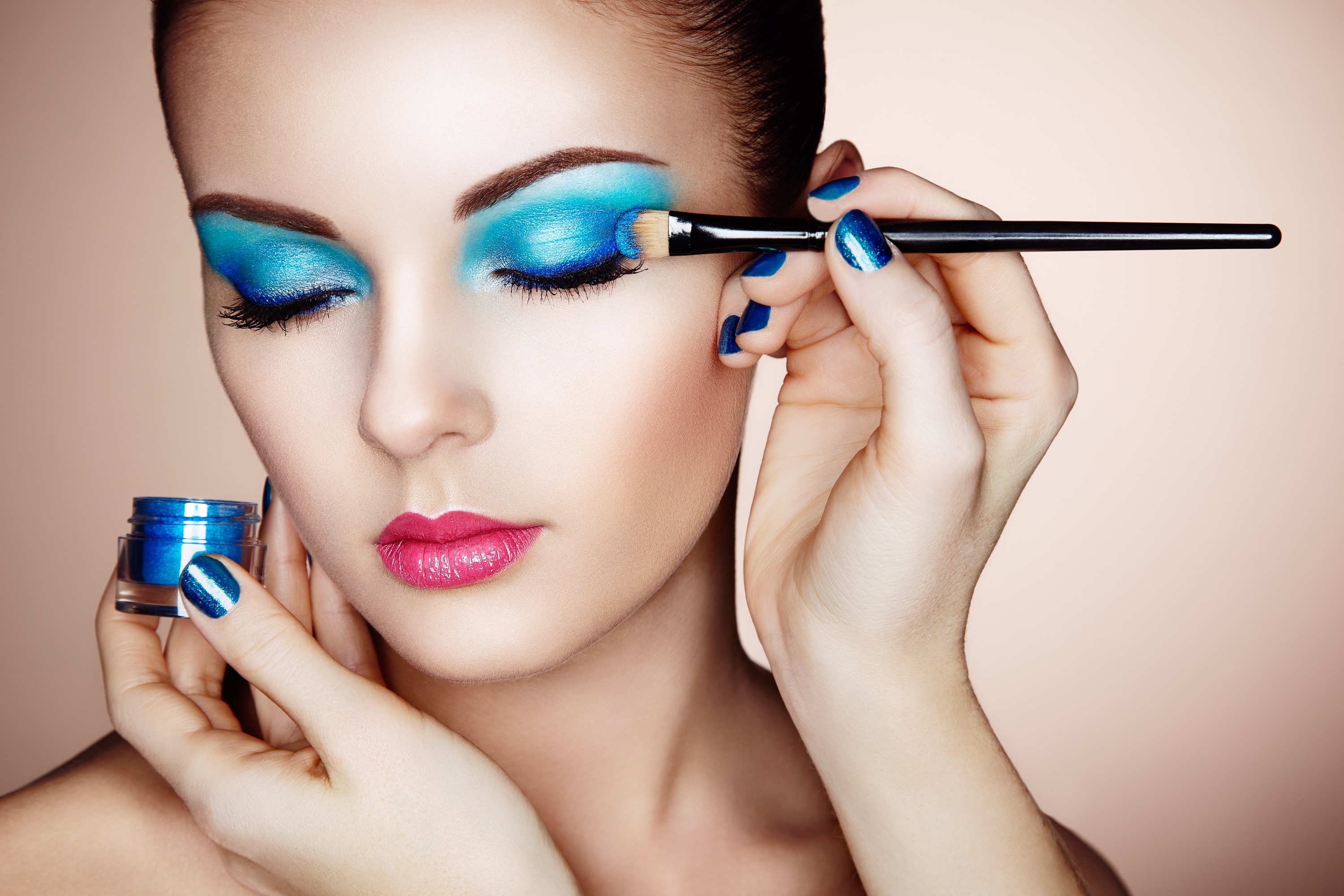 Free photo Beautiful blue makeup