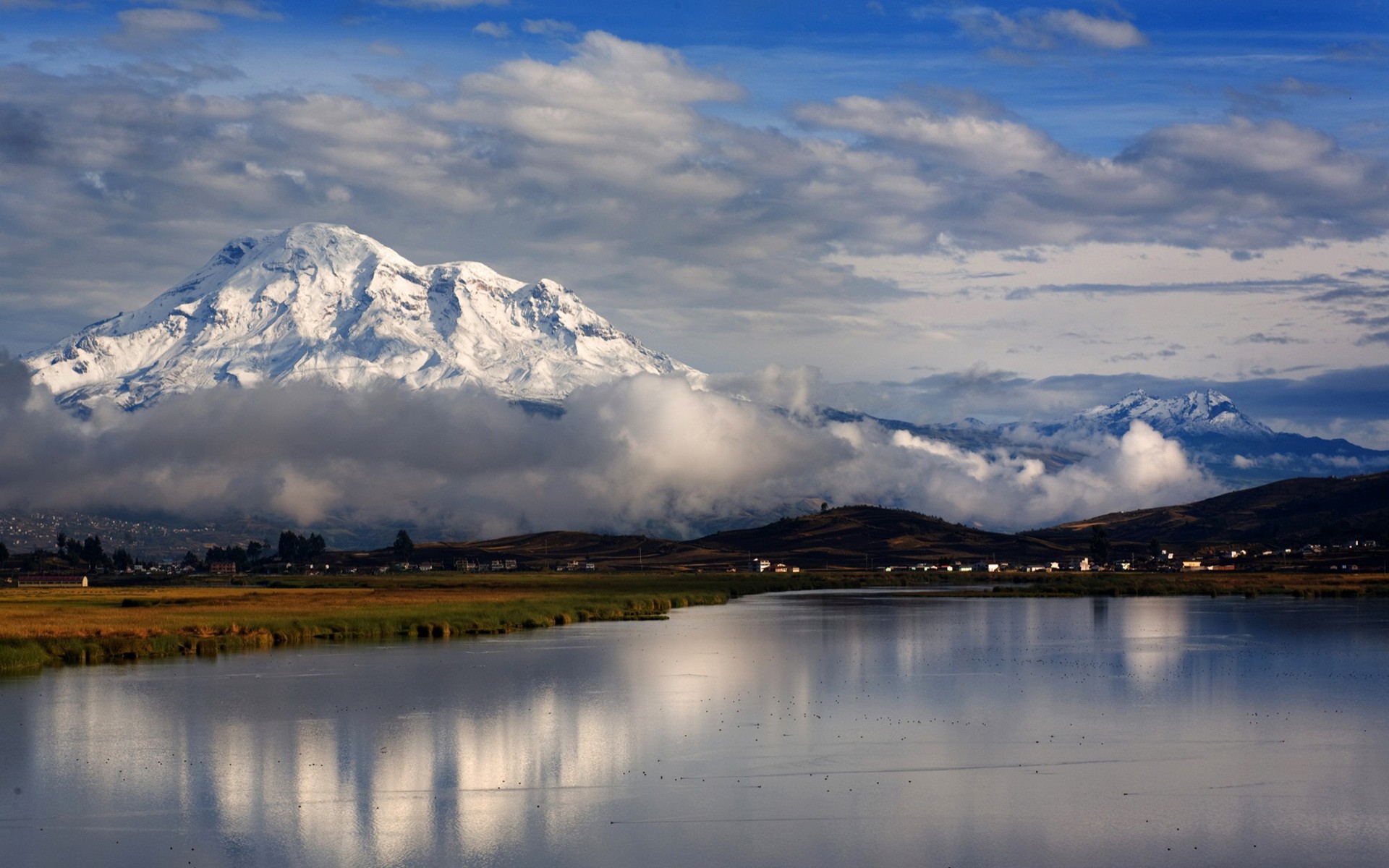 免费照片湖畔度假，雪山美景尽收眼底