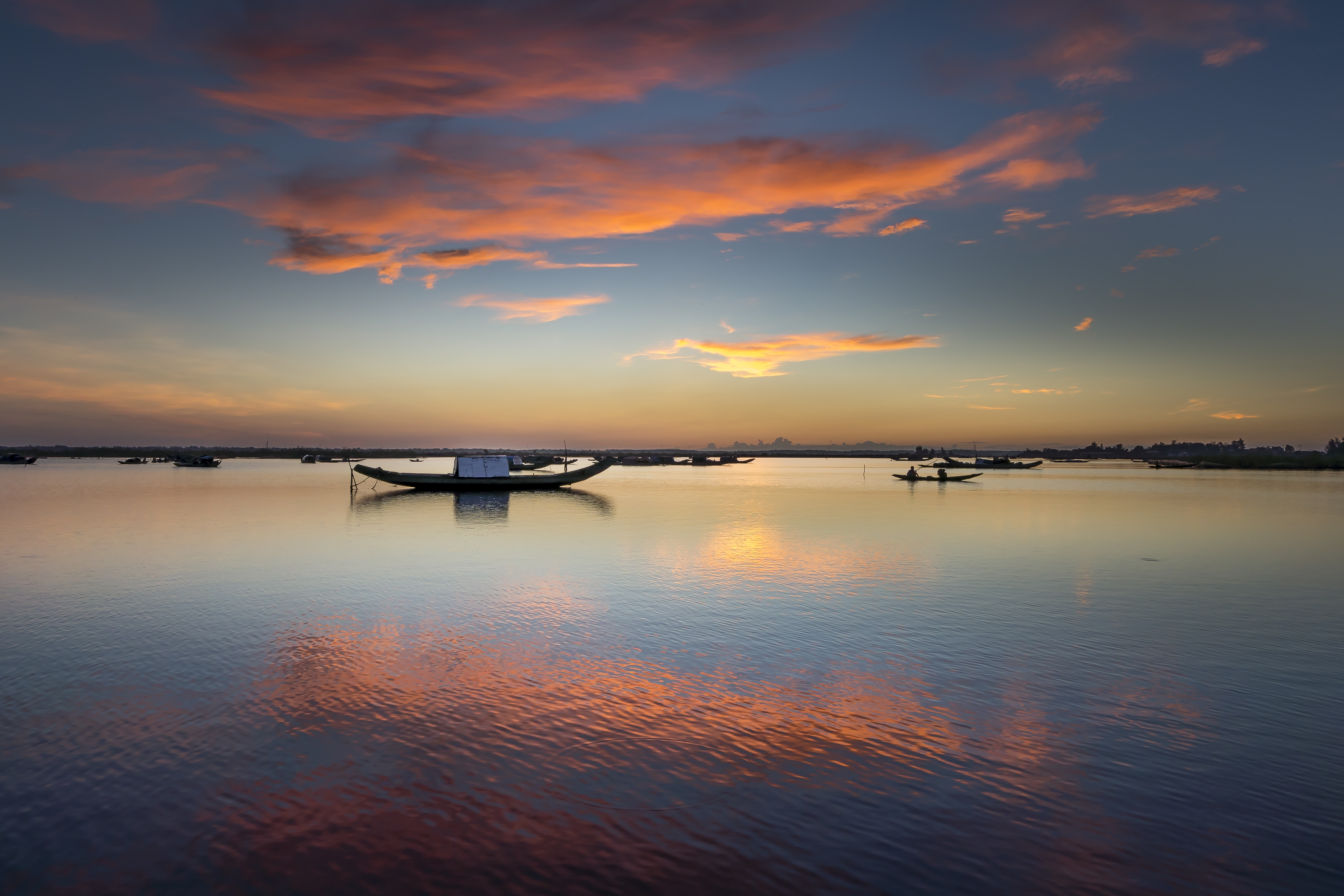 桌面上的壁纸日落壁纸 船只 反射