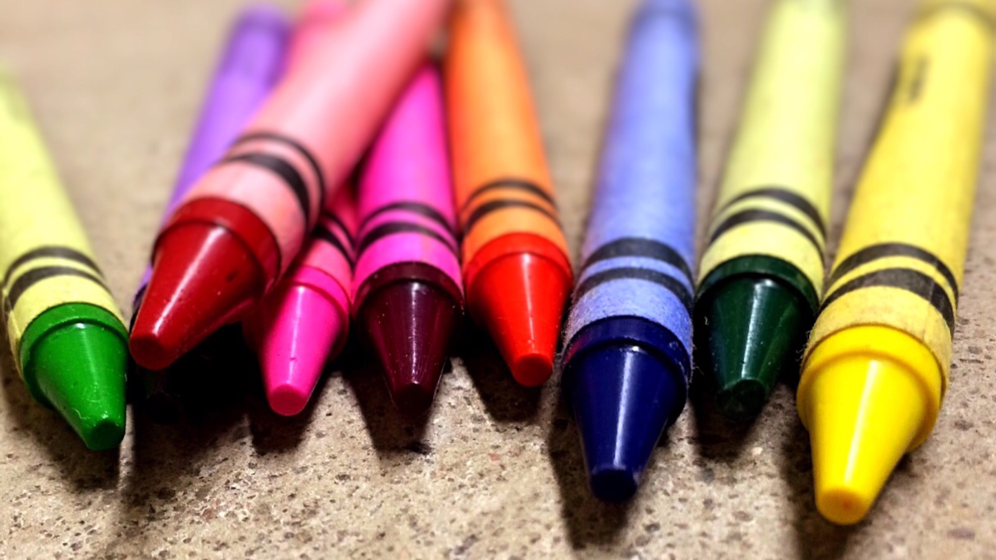 Обои карандаши цветные чертеж на рабочий стол