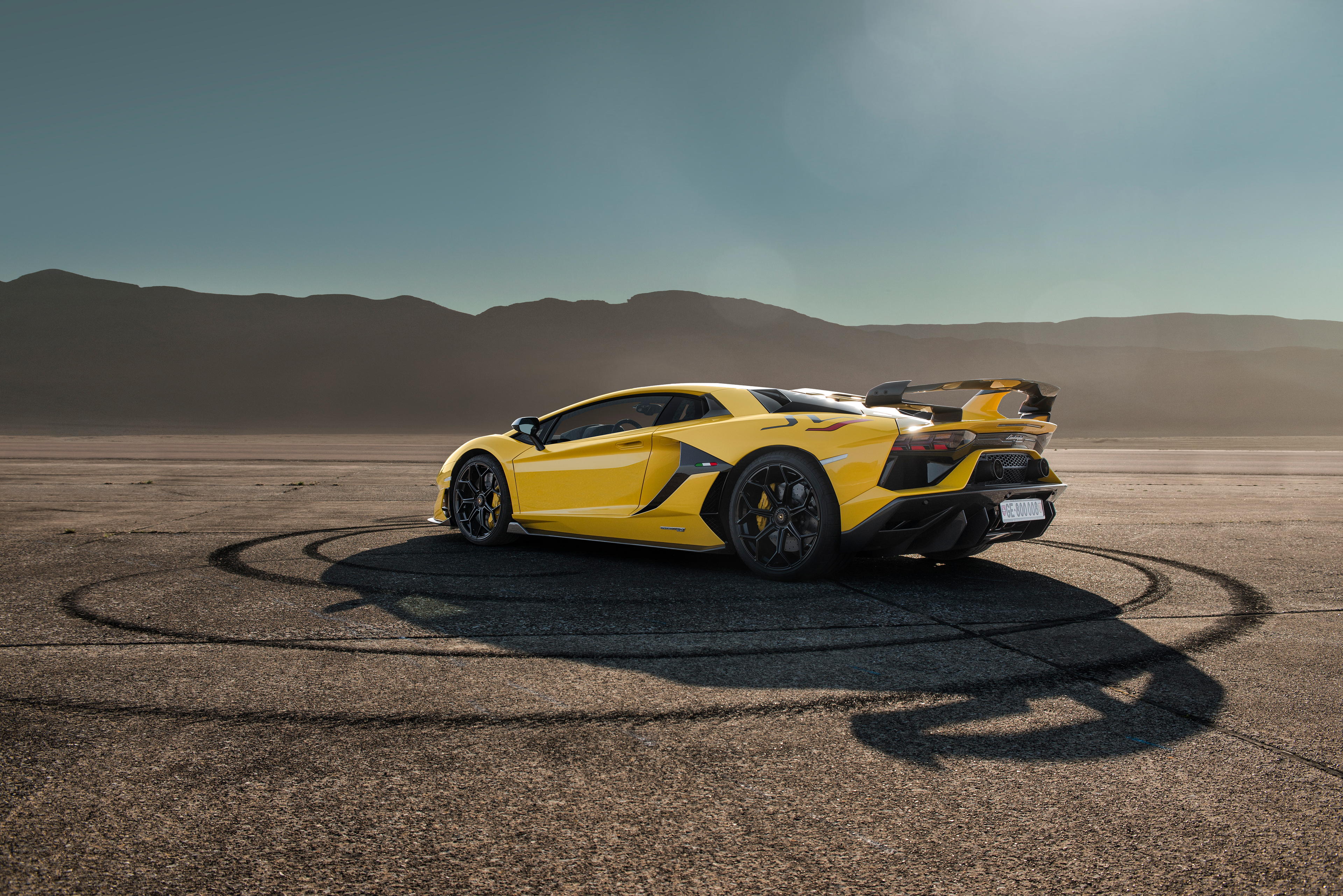 Free photo Yellow Lamborghini Aventador SVJ