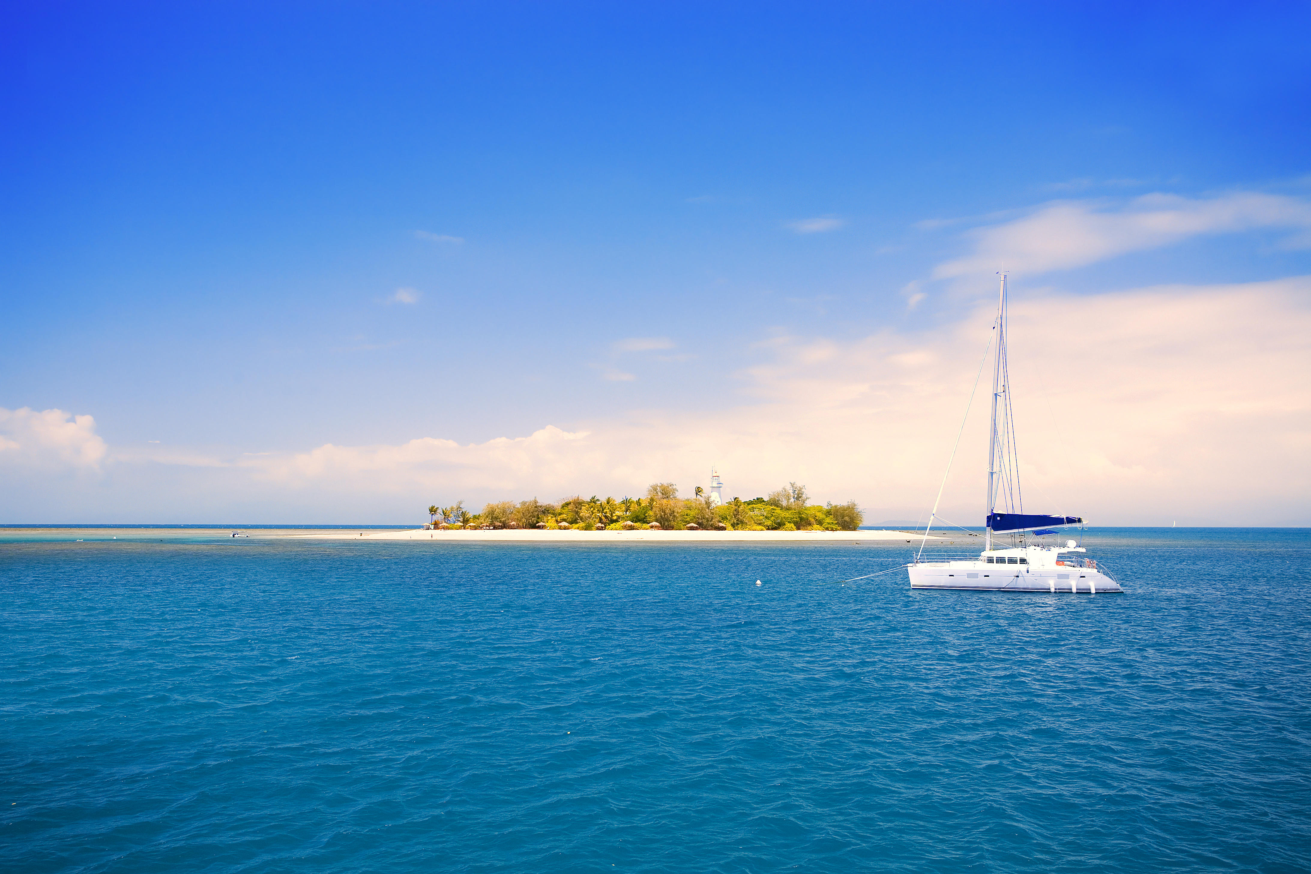 Wallpapers island yacht beach on the desktop