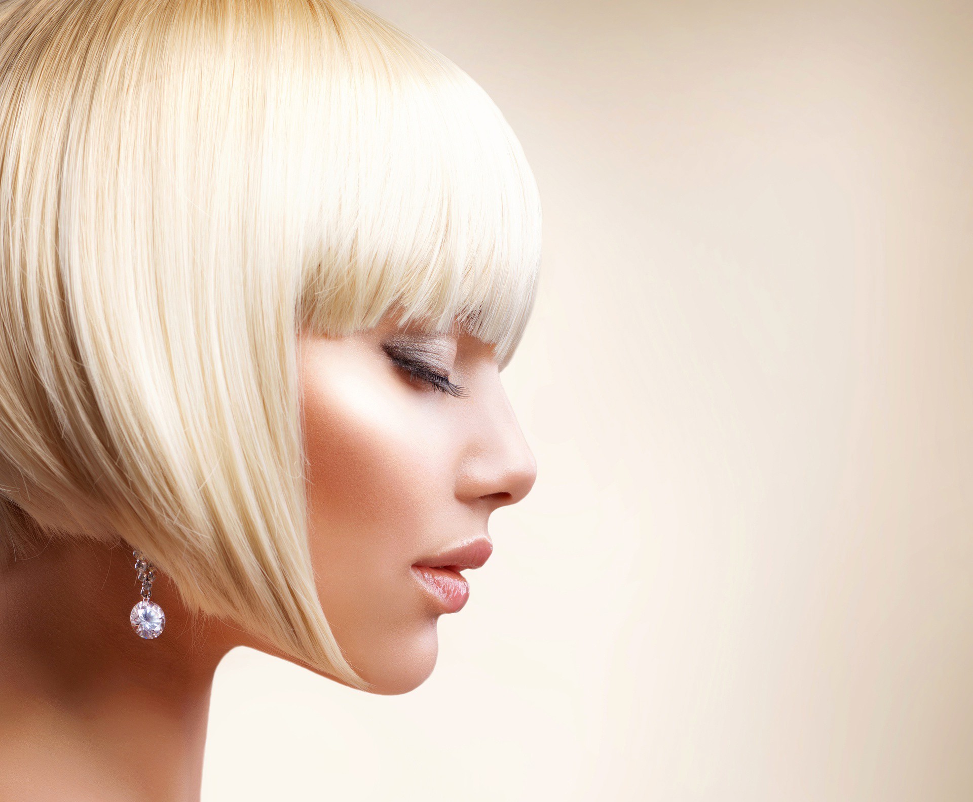 Wallpapers blonde makeup model on the desktop