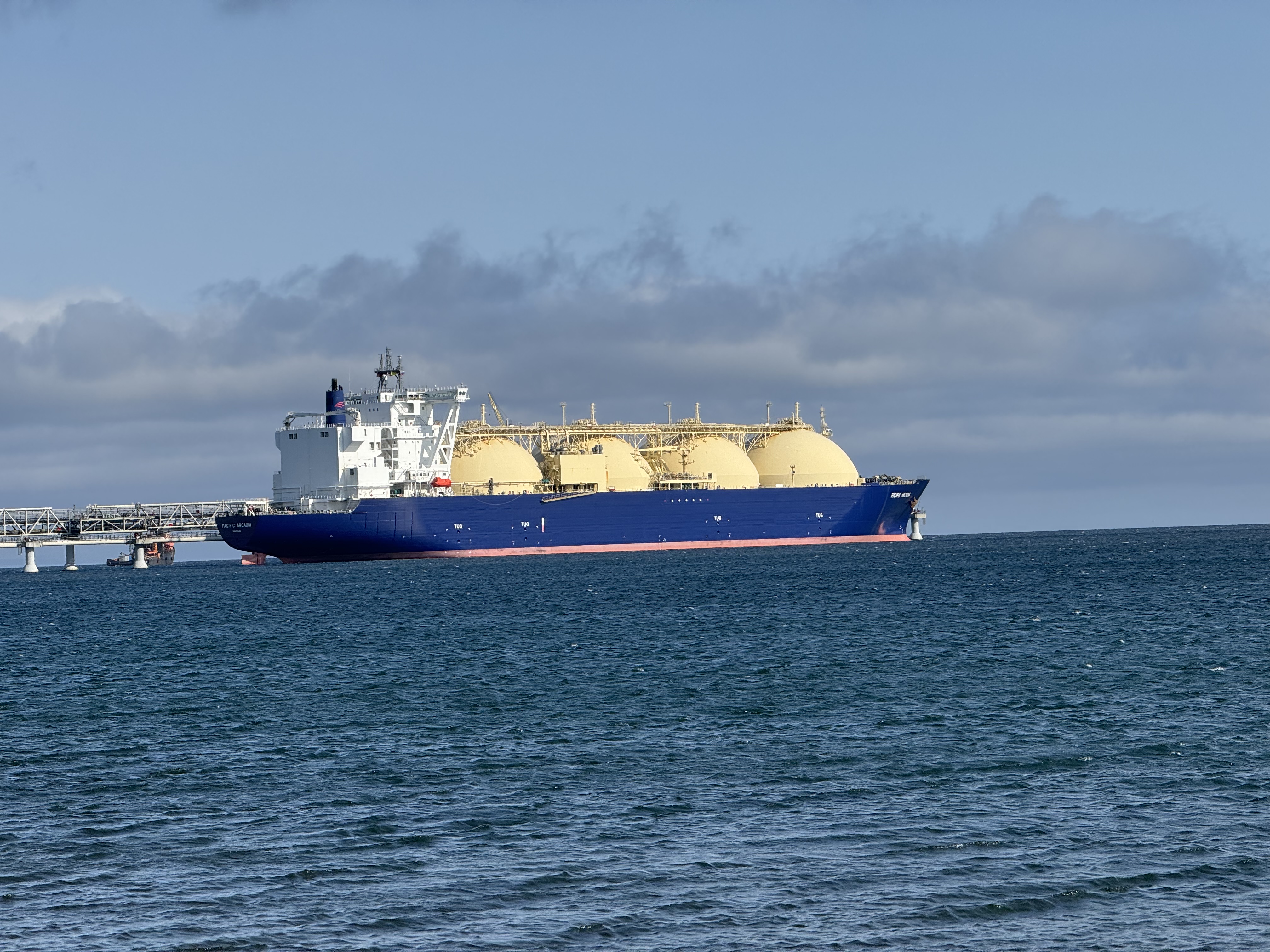 Gas carrier at the gas station