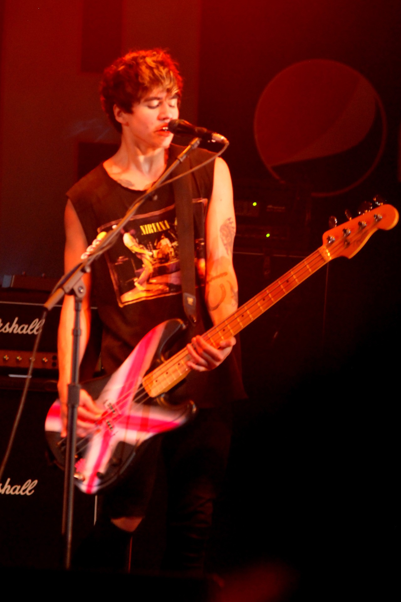 Обои красный гитара музыка на рабочий стол