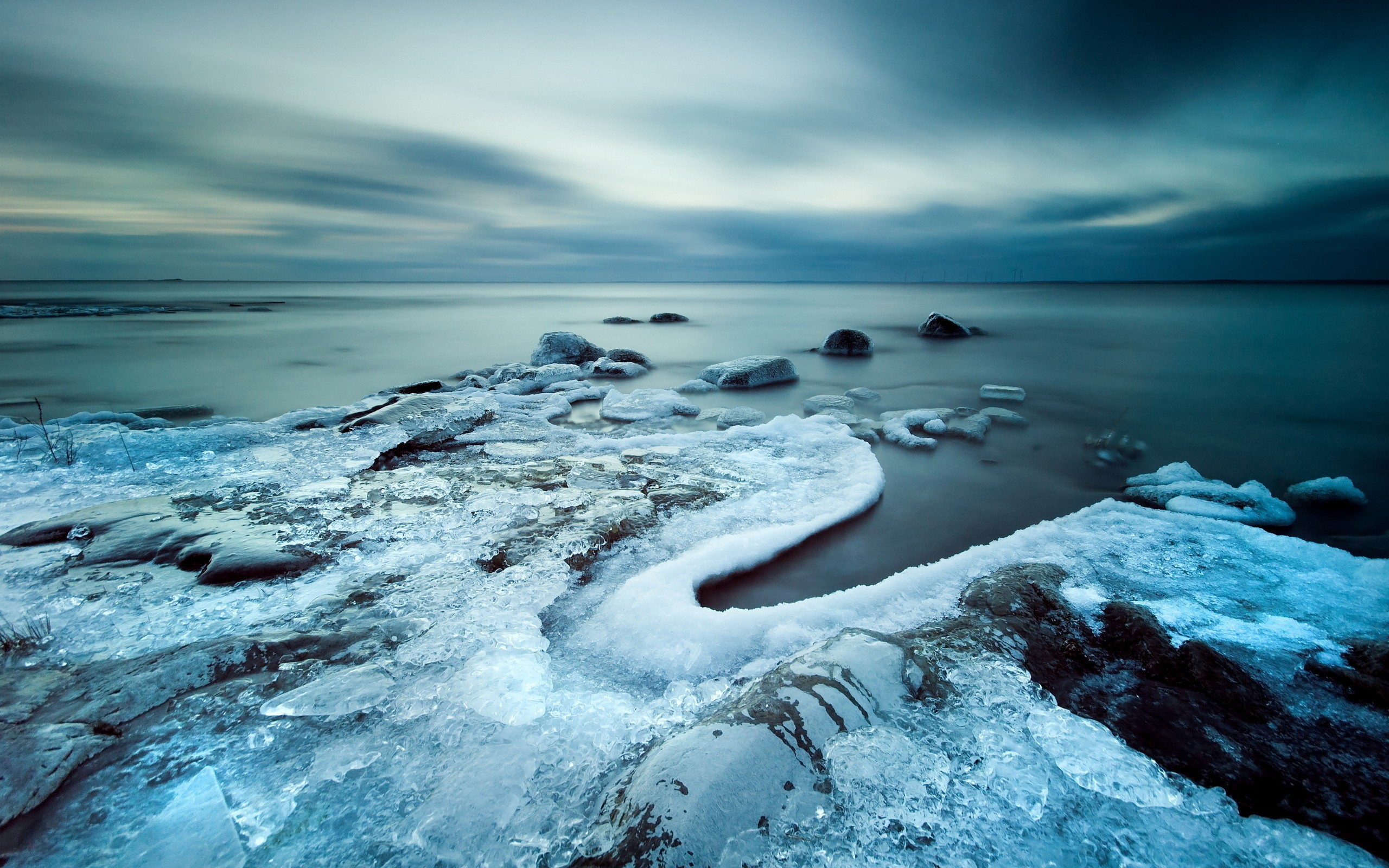 Free photo View of the Arctic Ocean from shore