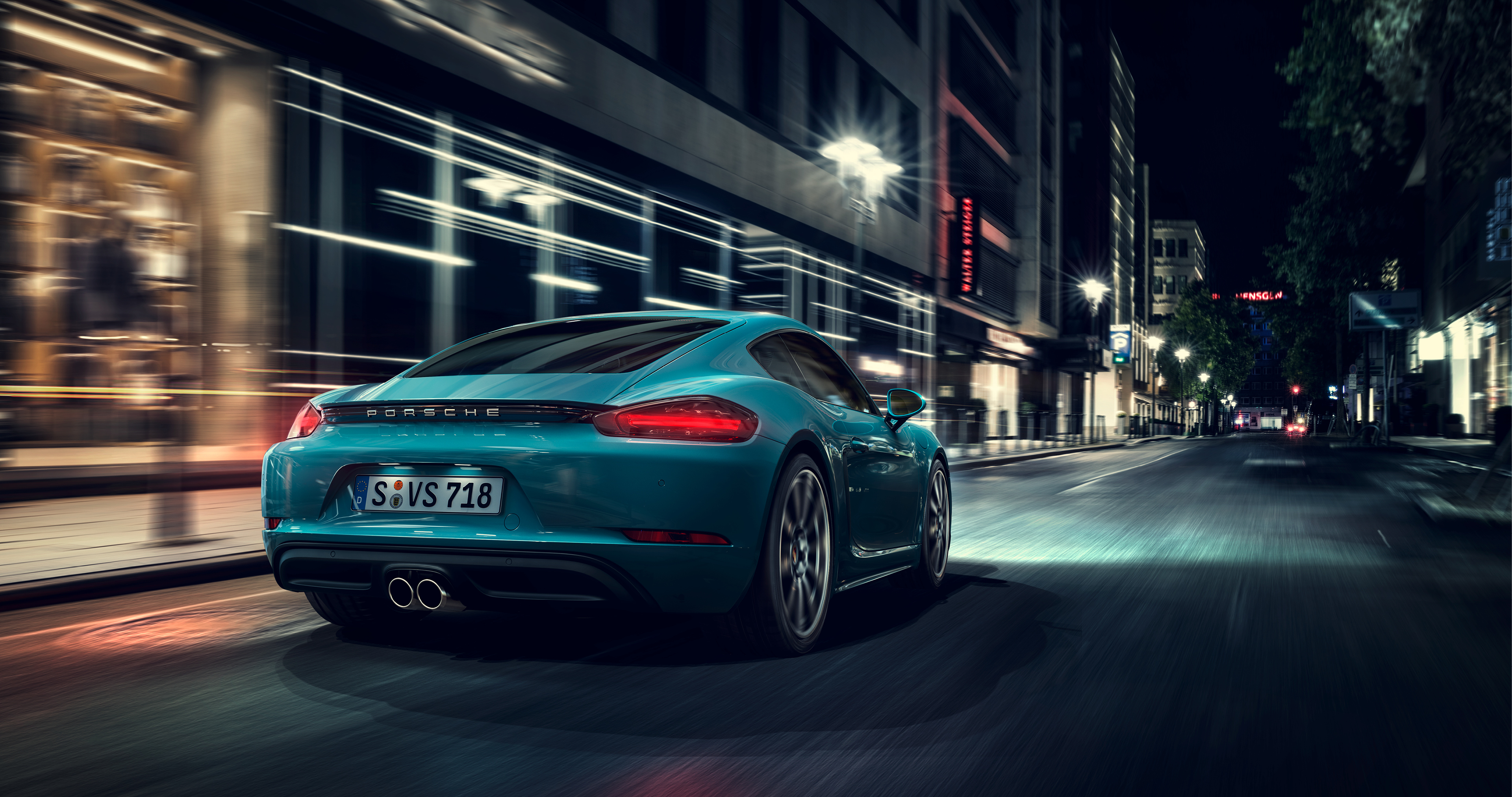 Обои Porsche Cayman вид сзади в движении на рабочий стол