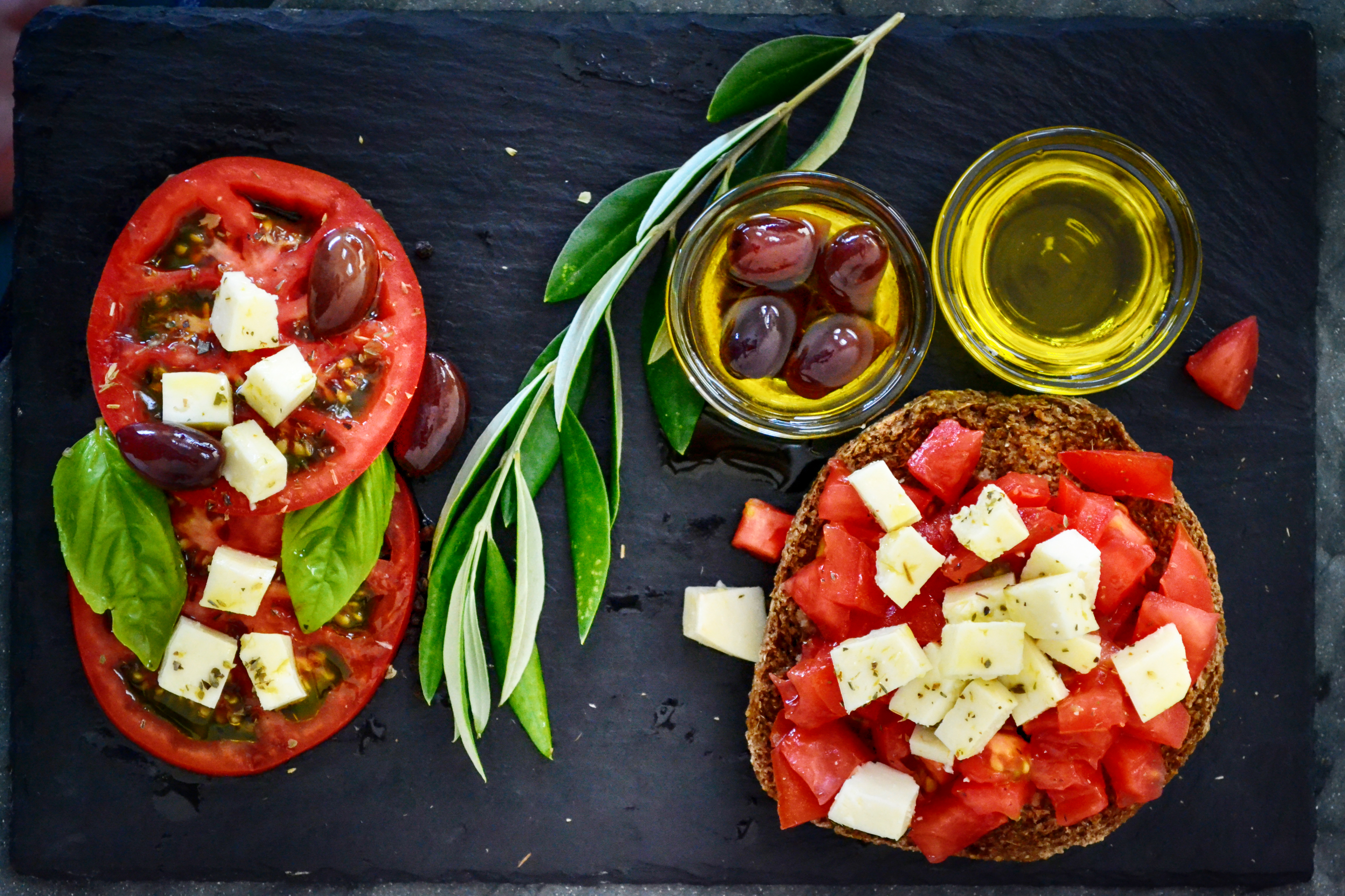 Free photo Tomatoes with fetax cheese