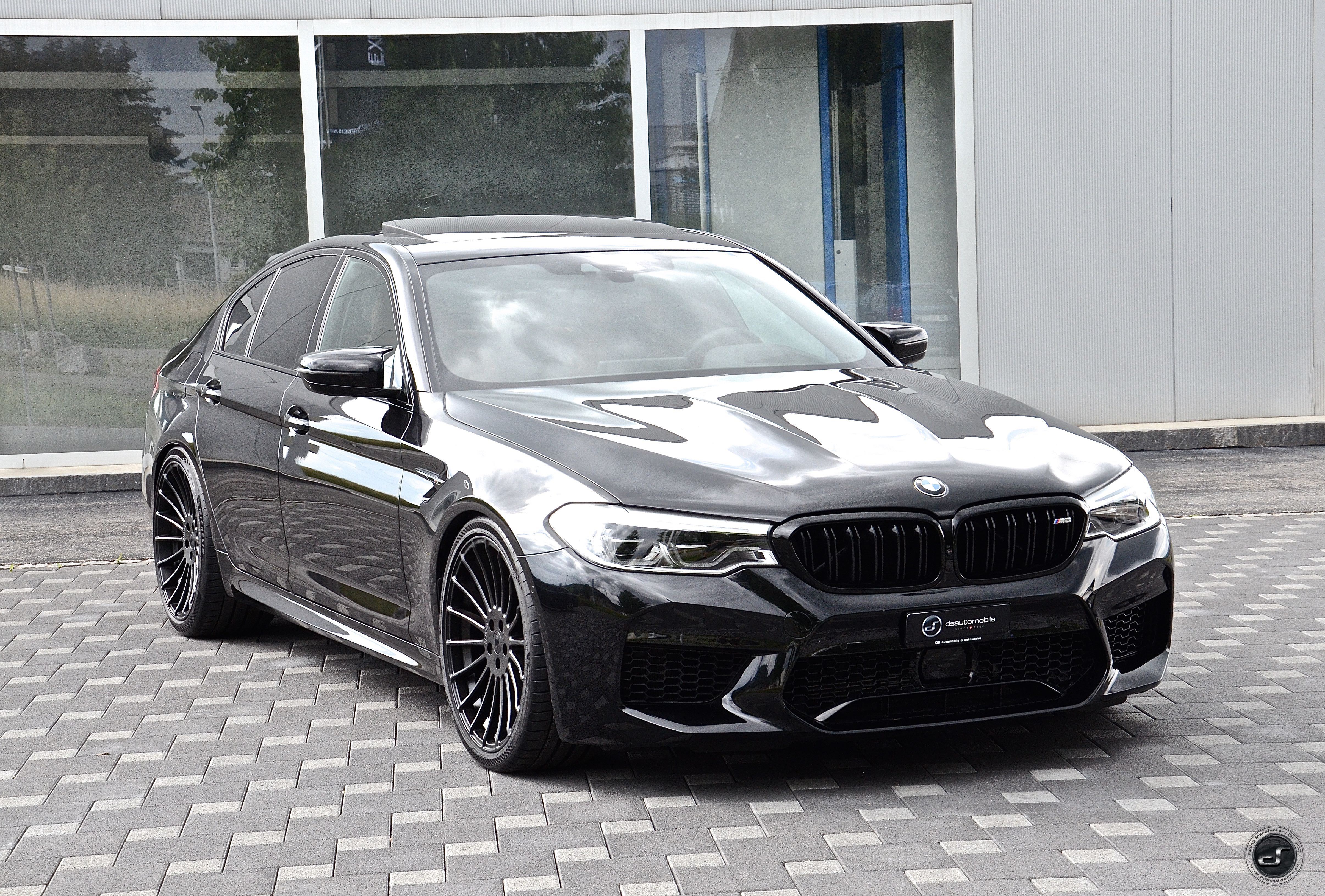 Free photo BMW M5 F90 Alpina in black on black rims