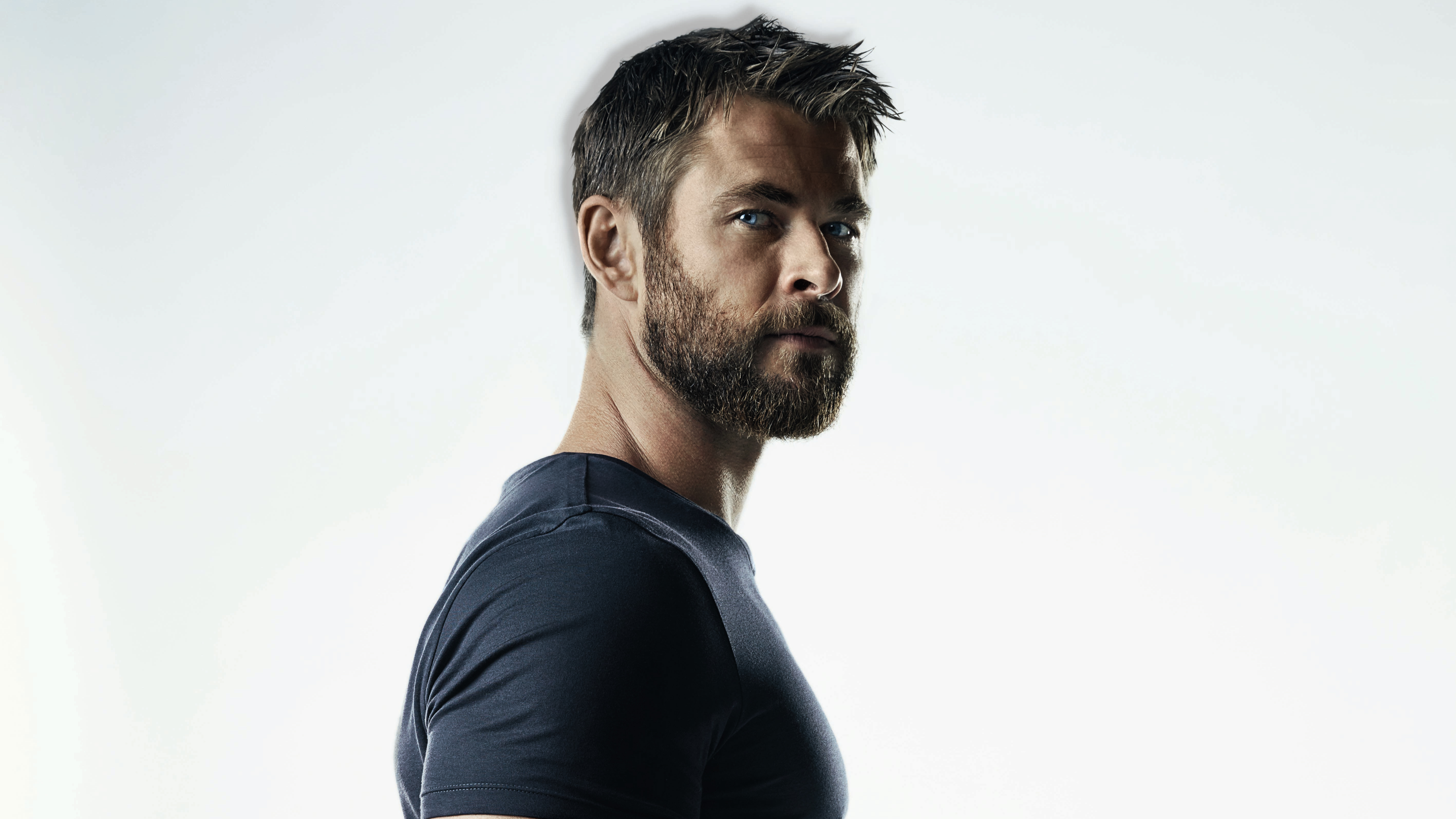 Free photo Chris Hemsworth stands sideways