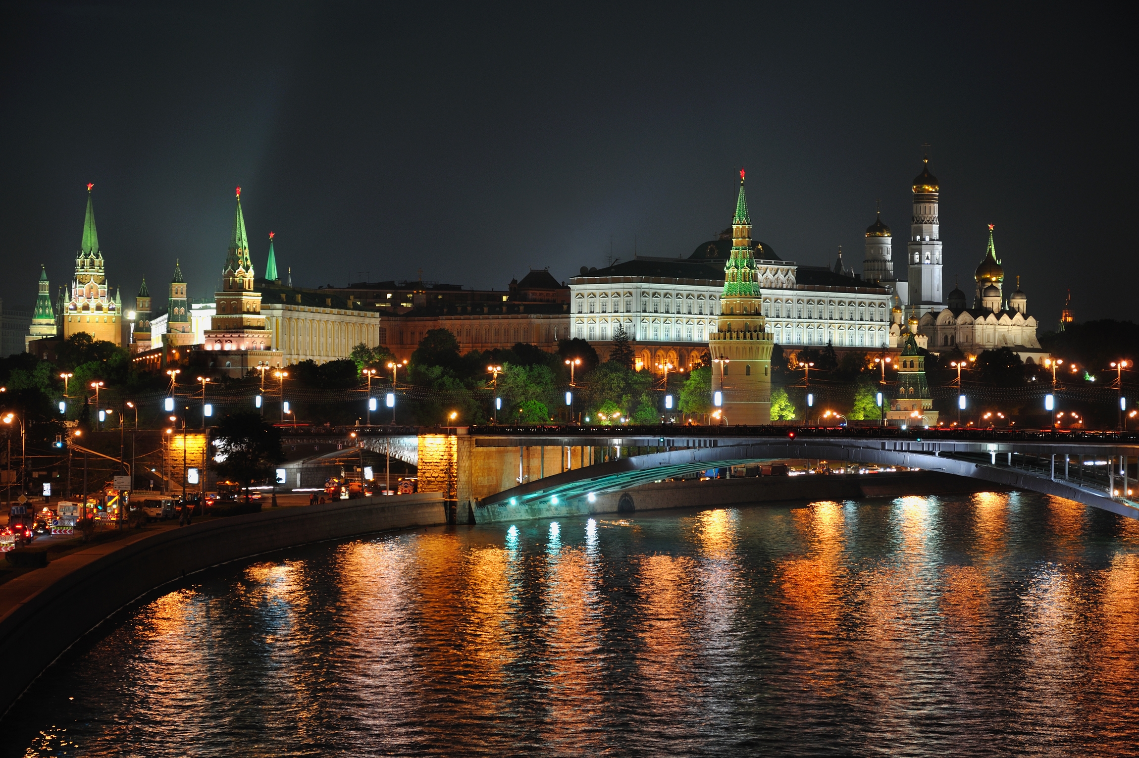 夜幕下的莫斯科河