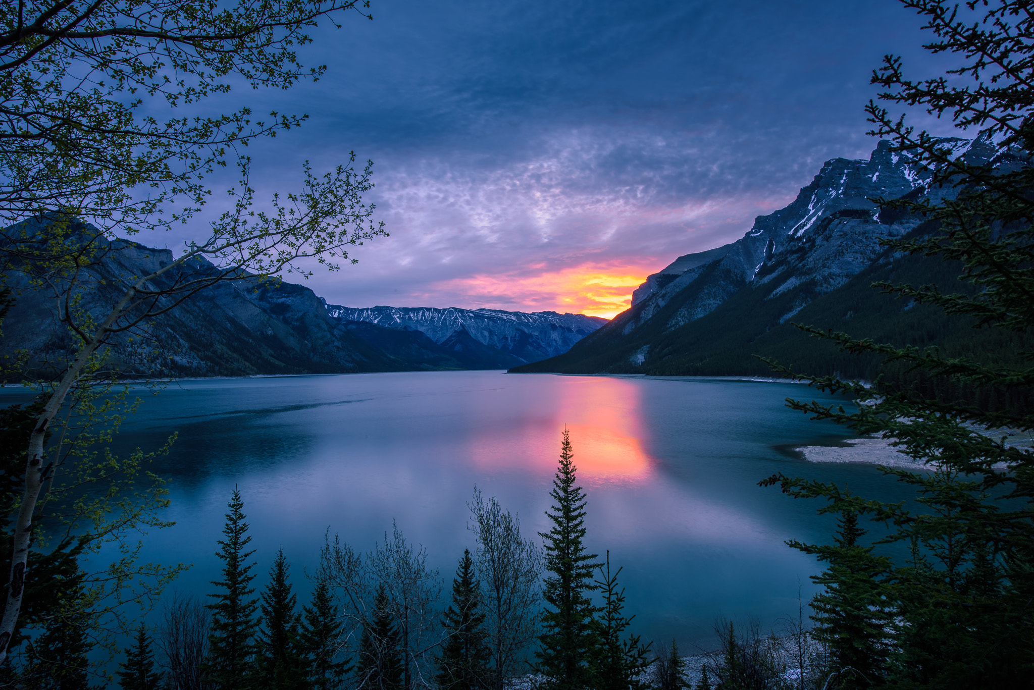 Обои Minnewanka Lake закат Banff National Park на рабочий стол