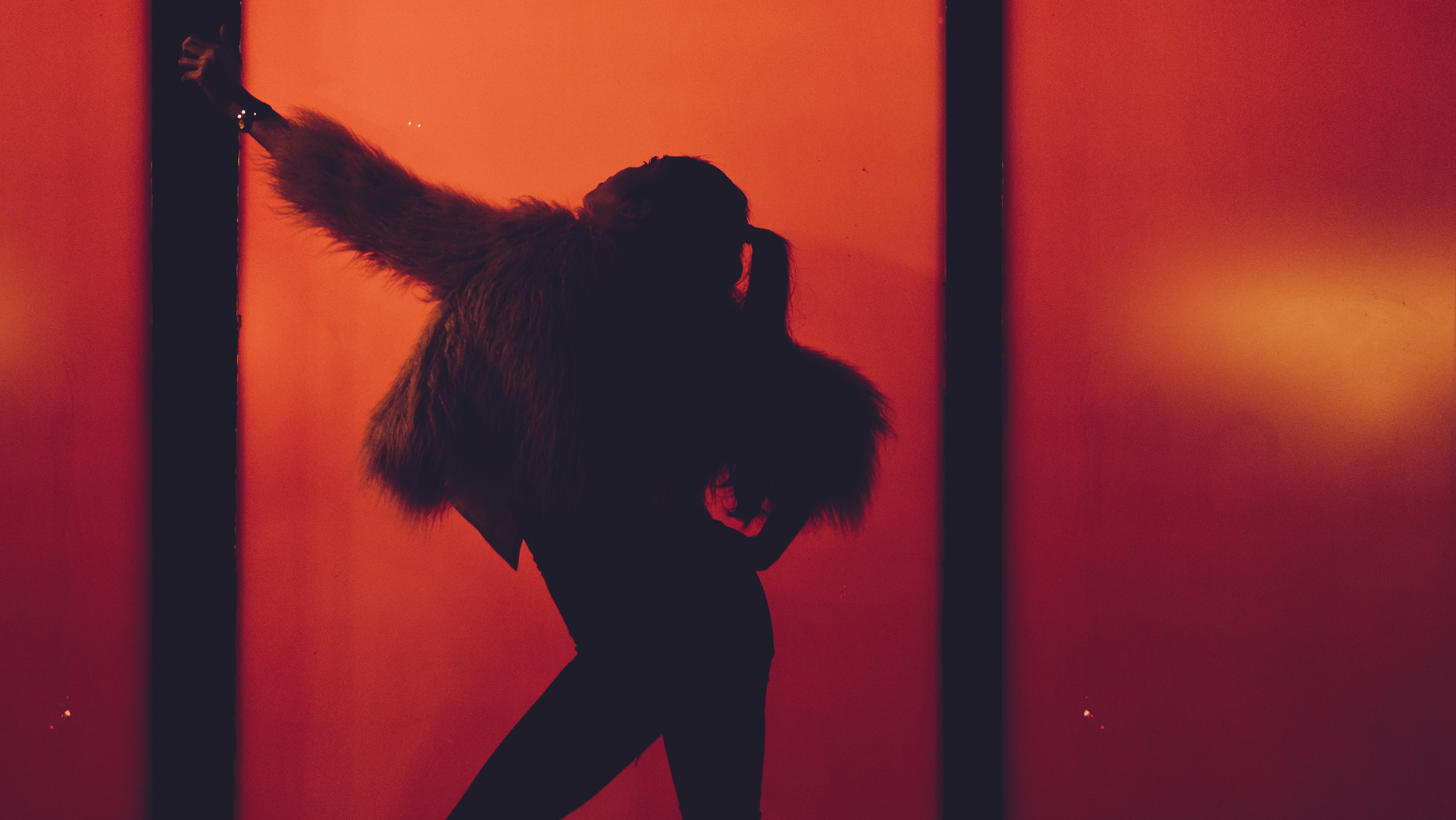 Wallpapers silhouette light woman on the desktop
