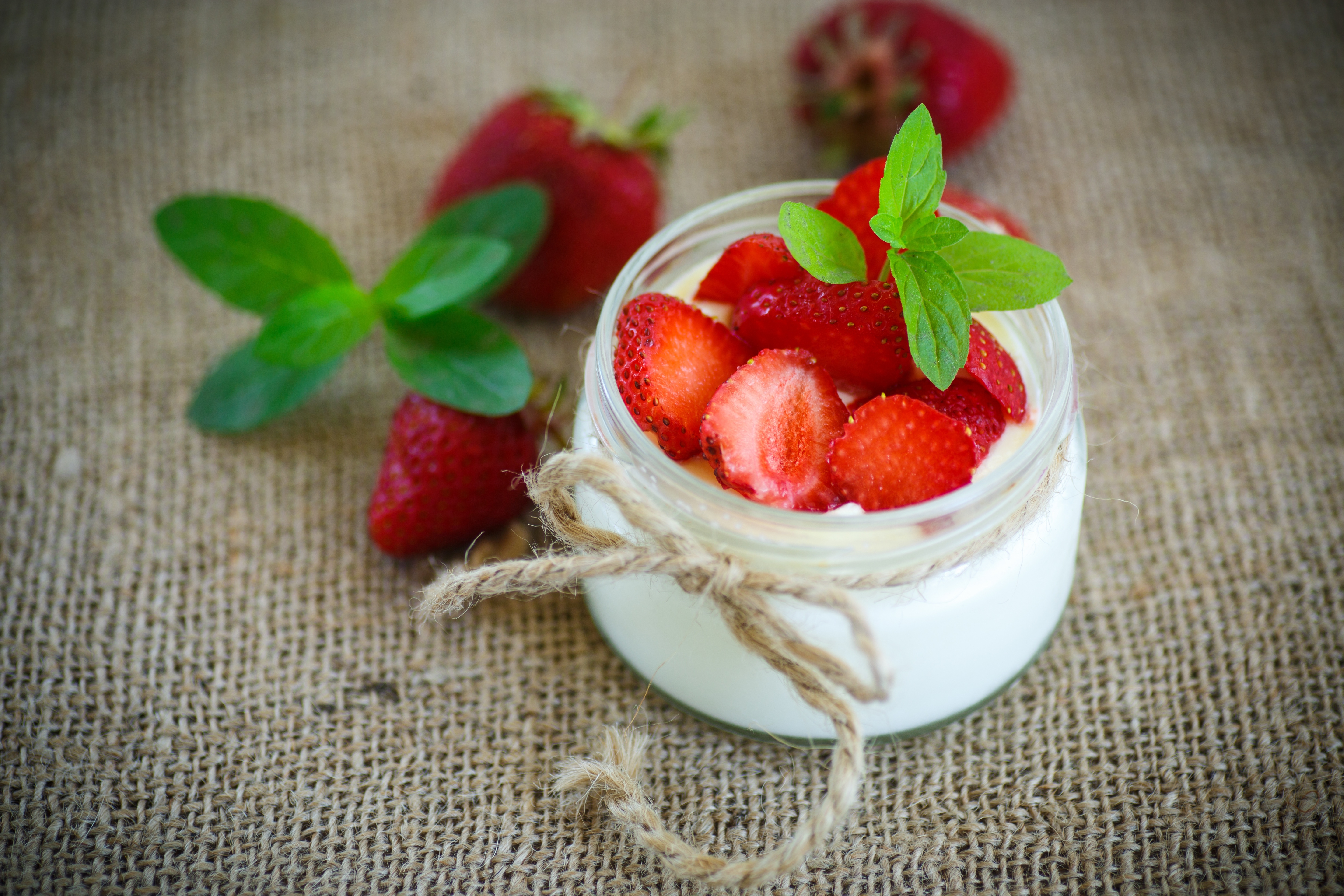 桌面上的壁纸草莓壁纸 酸奶 浆果