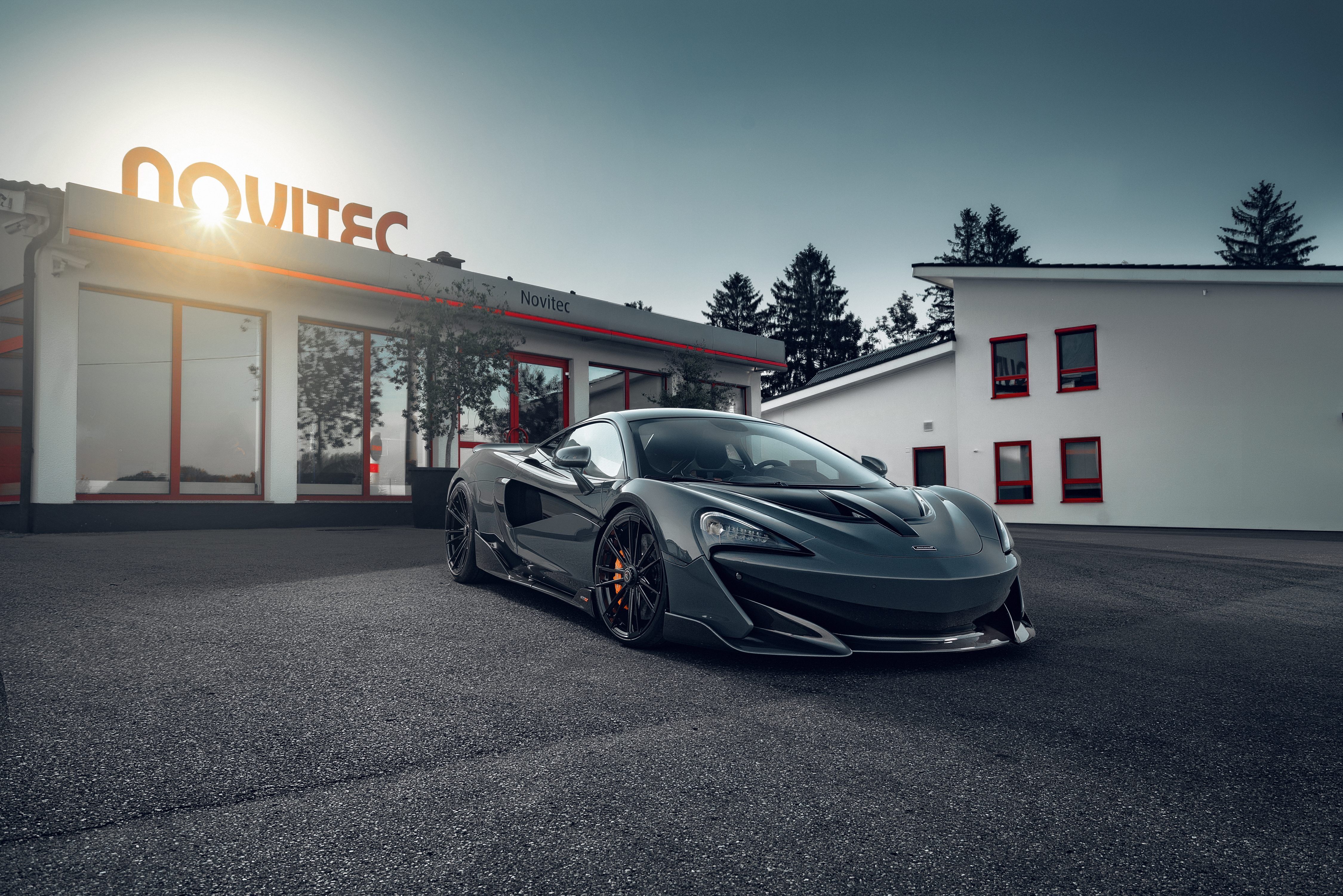 Обои Mclaren Mclaren 600LT серая машина на рабочий стол