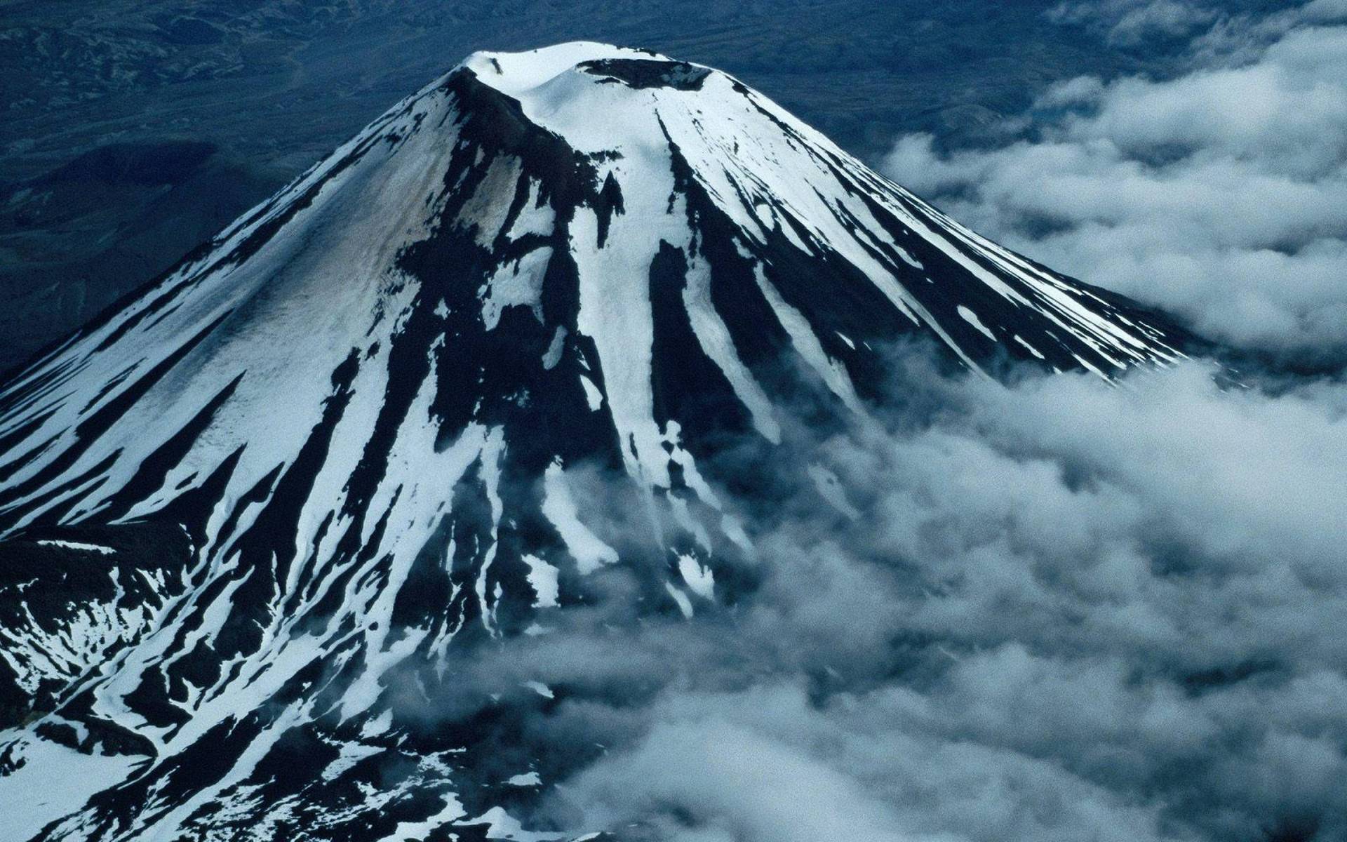 桌面上的壁纸山区 火山 雪