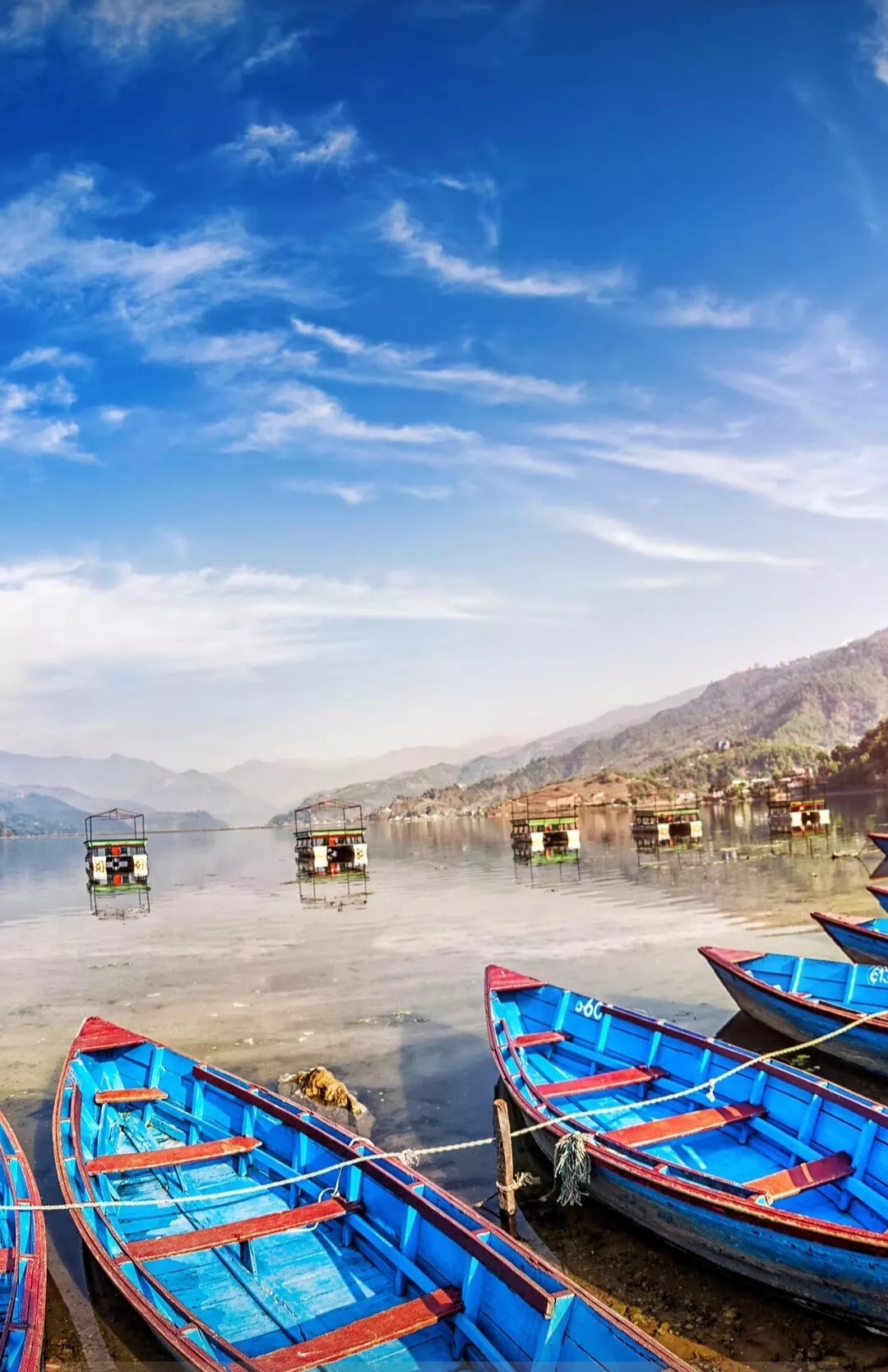 Бесплатное фото Голубые воды озера Пхева