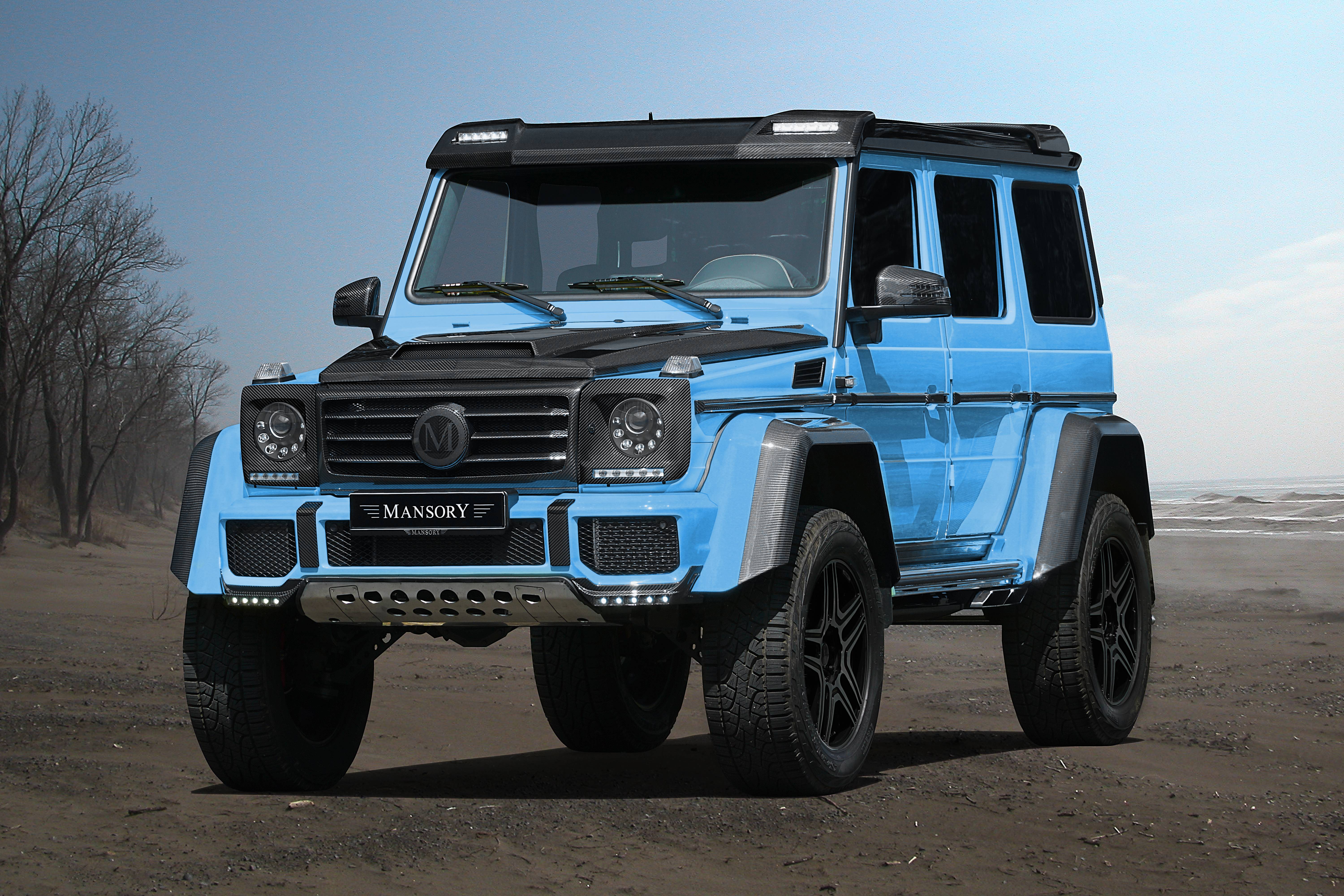 Free photo Blue SUV Mercedes G-Class