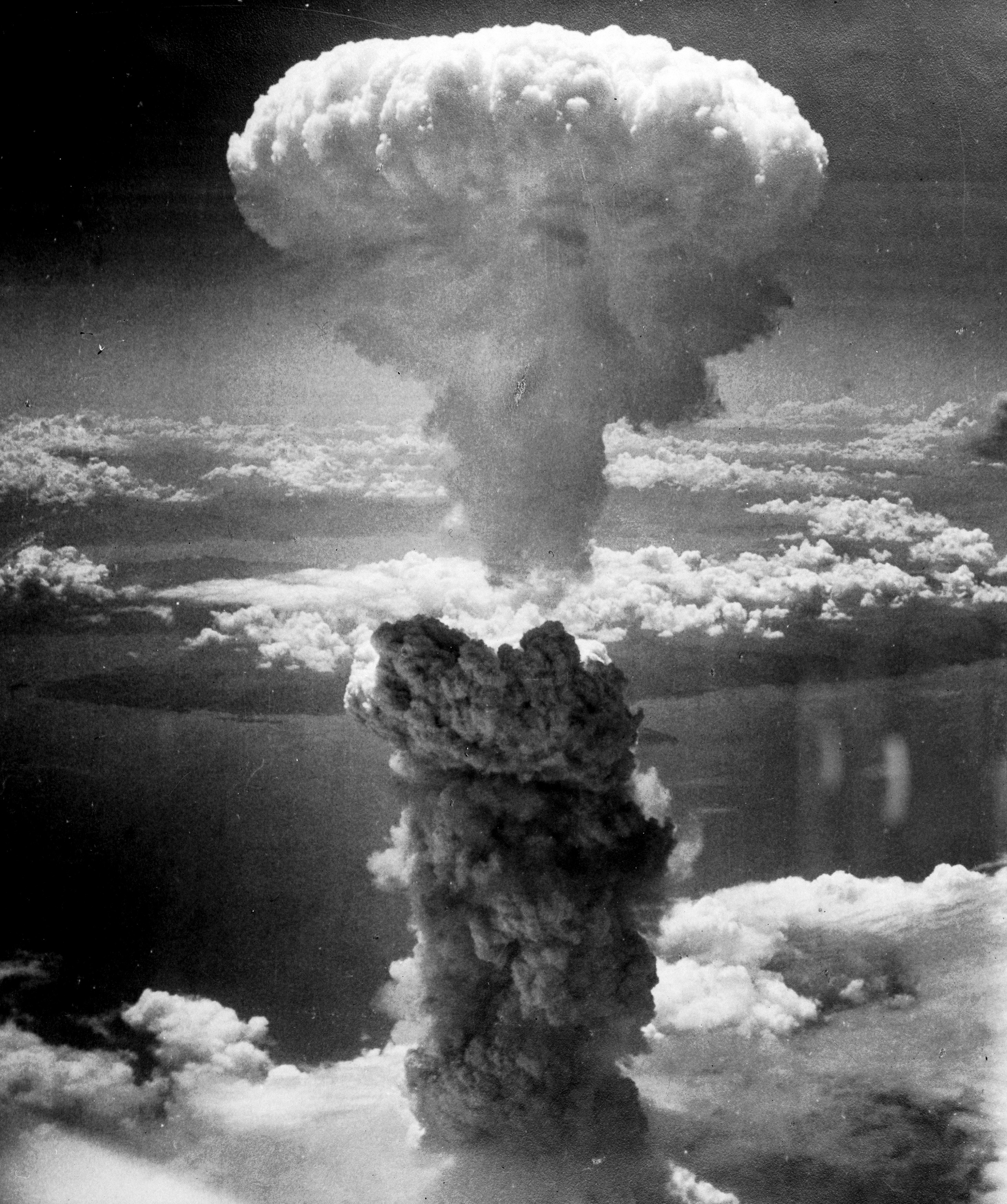 Free photo The cloud from the atomic bomb explosion