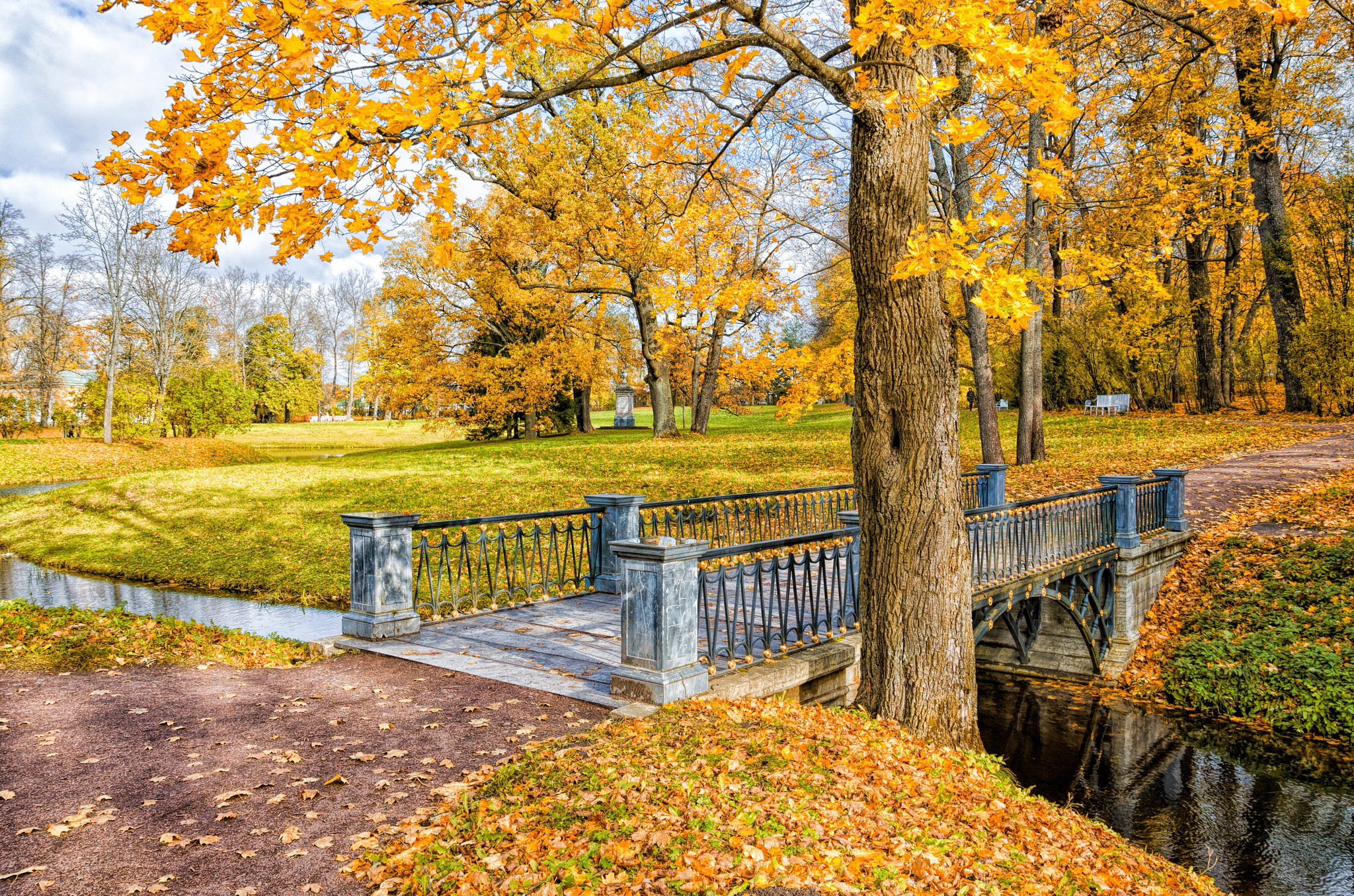 Free photo The bridge in the Catherine Park