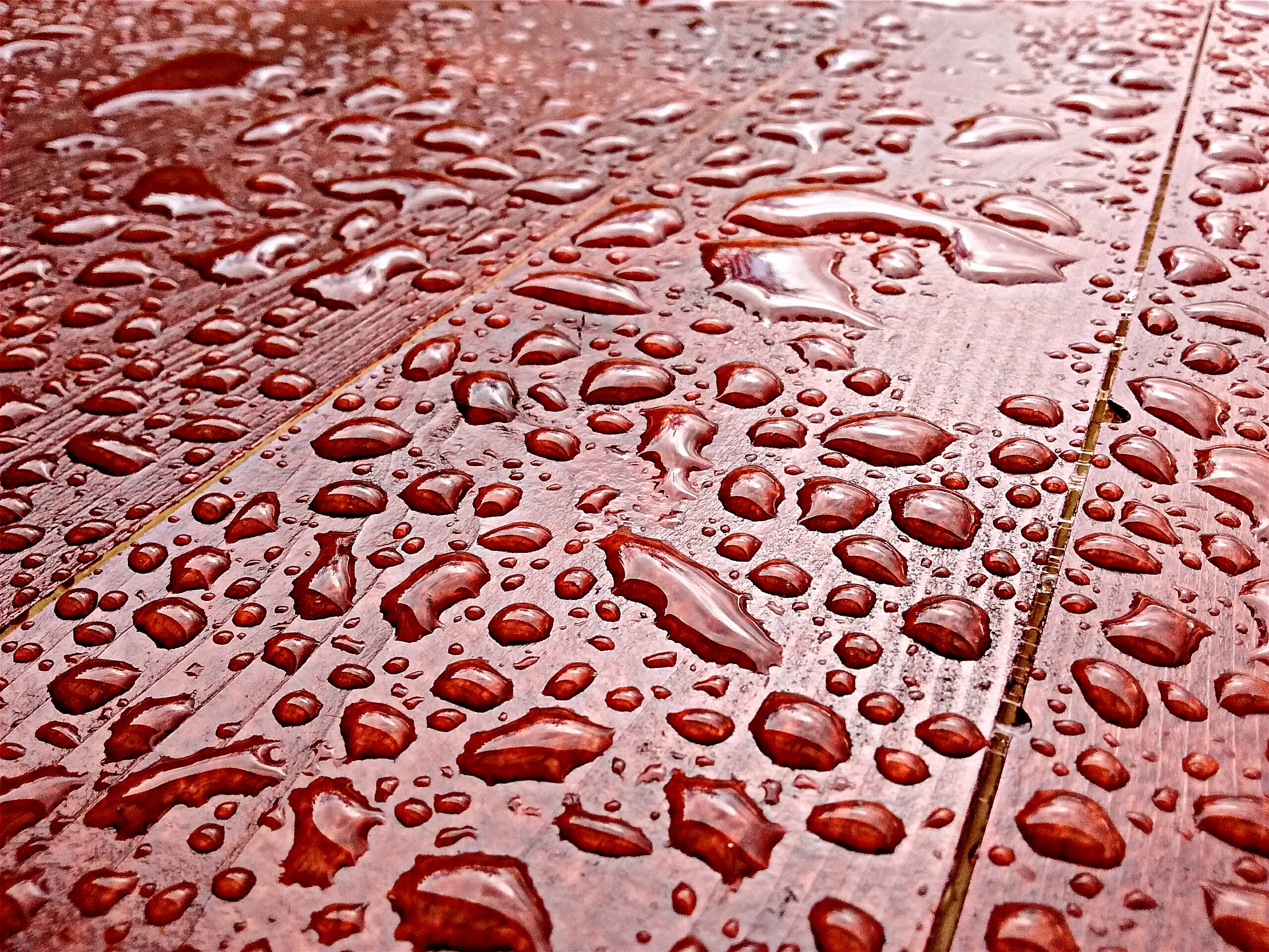 Wallpapers drops surface close up on the desktop