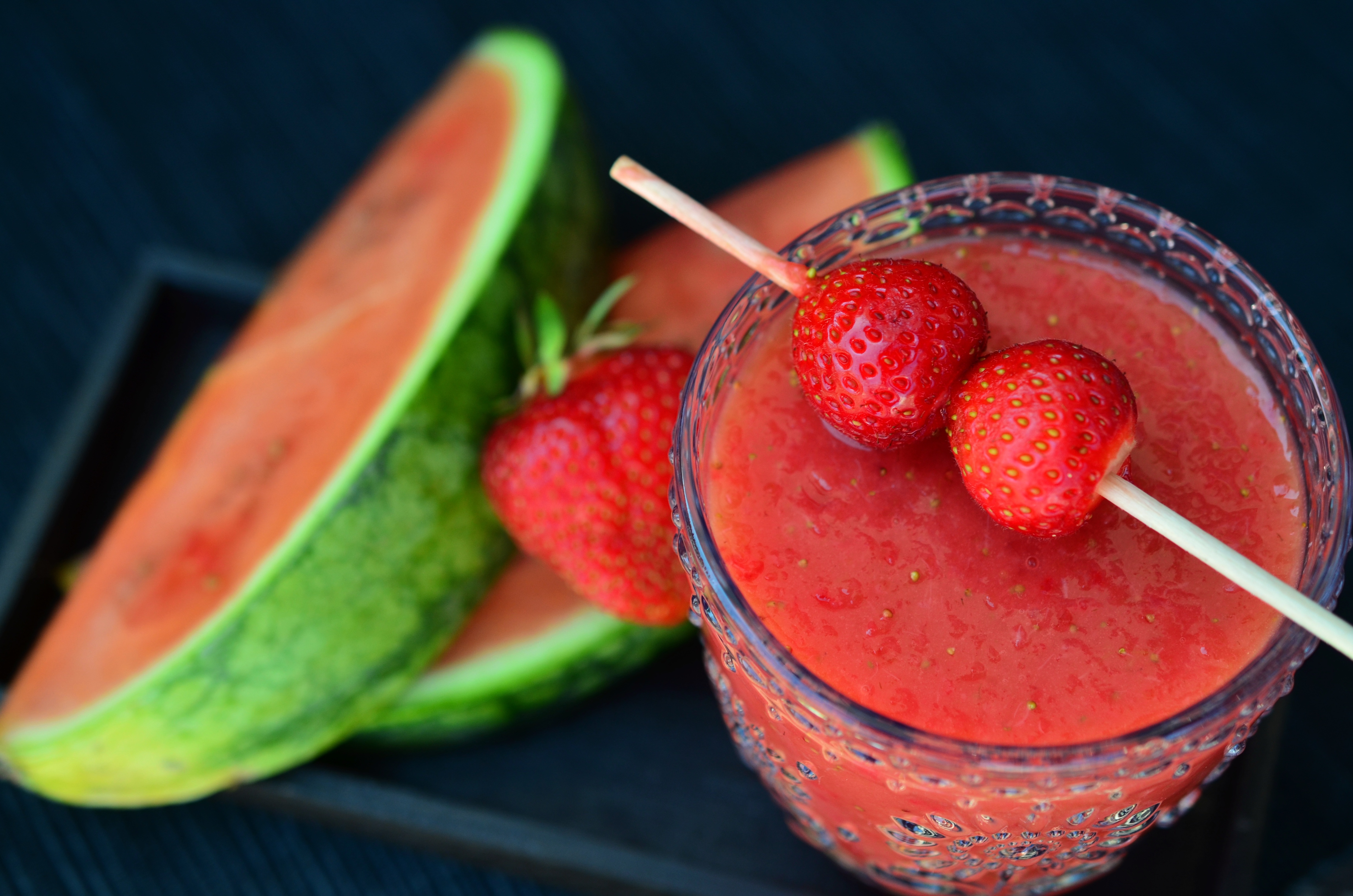 Free photo Freshly squeezed strawberry juice