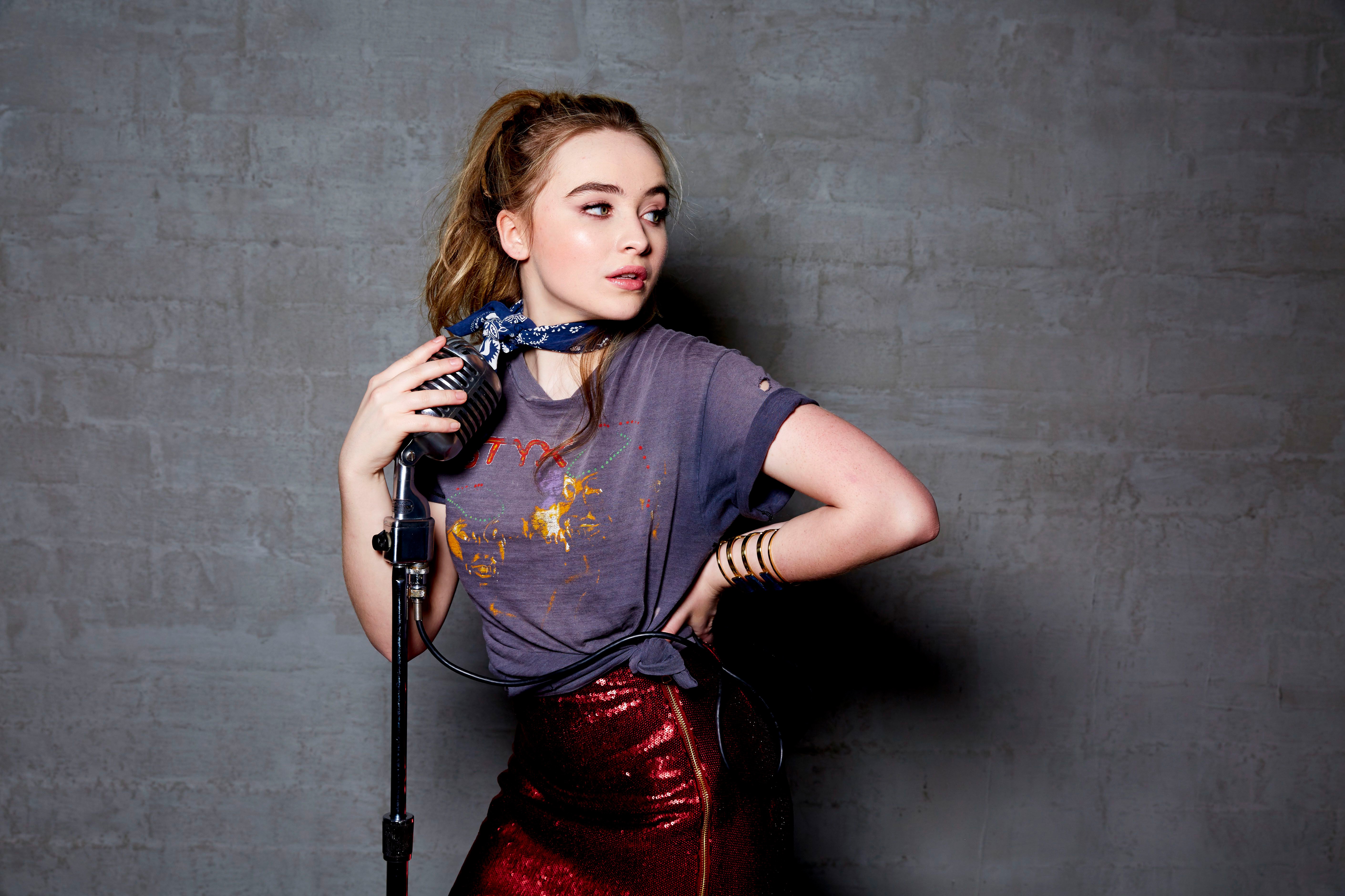 Free photo Singer Sabrina Carpenter