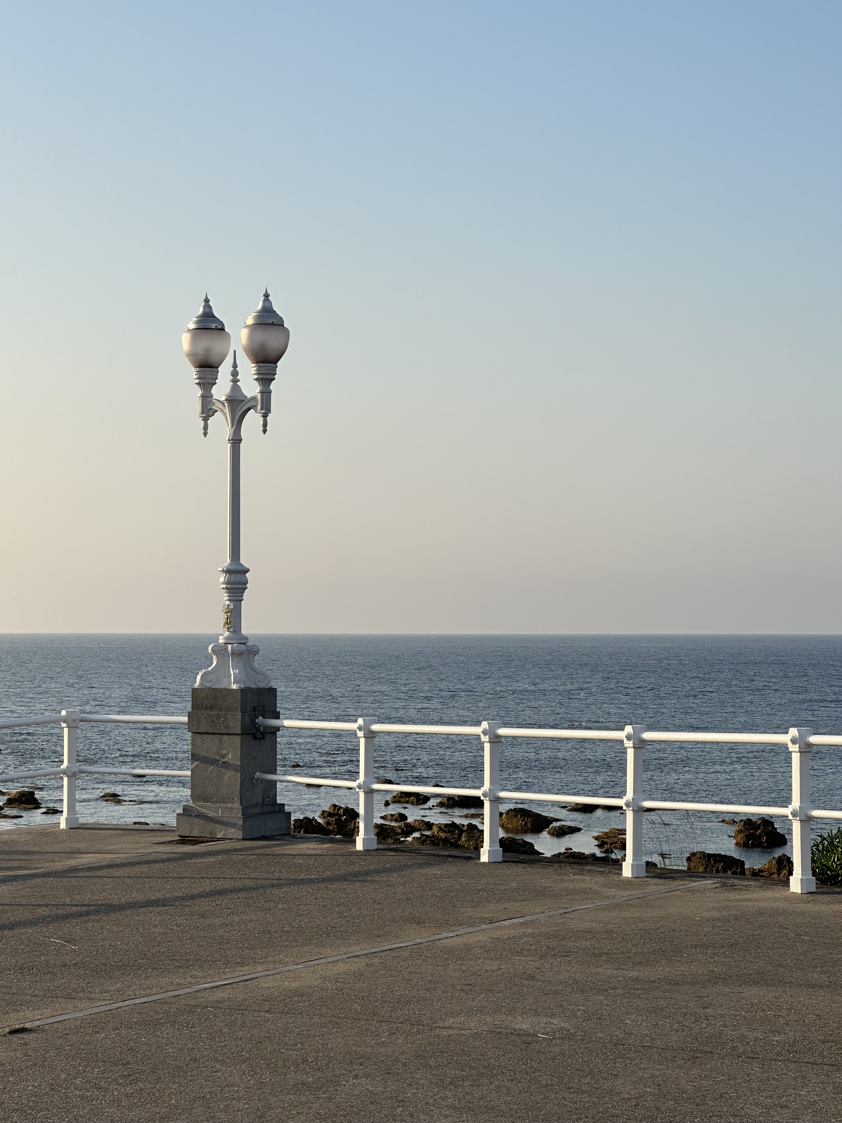 免费照片平静的大海和岩石