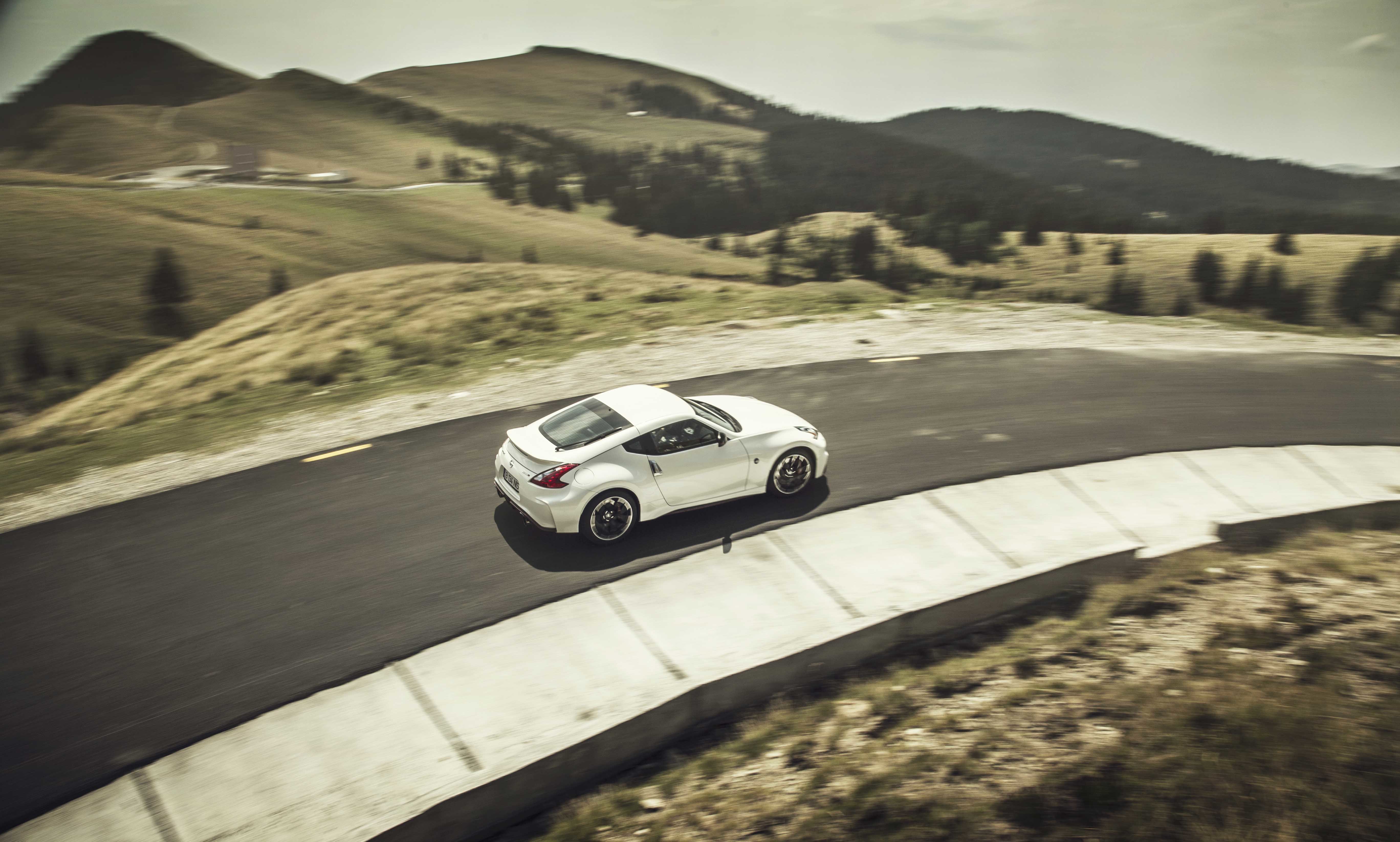 Free photo Nissan 370Z in white