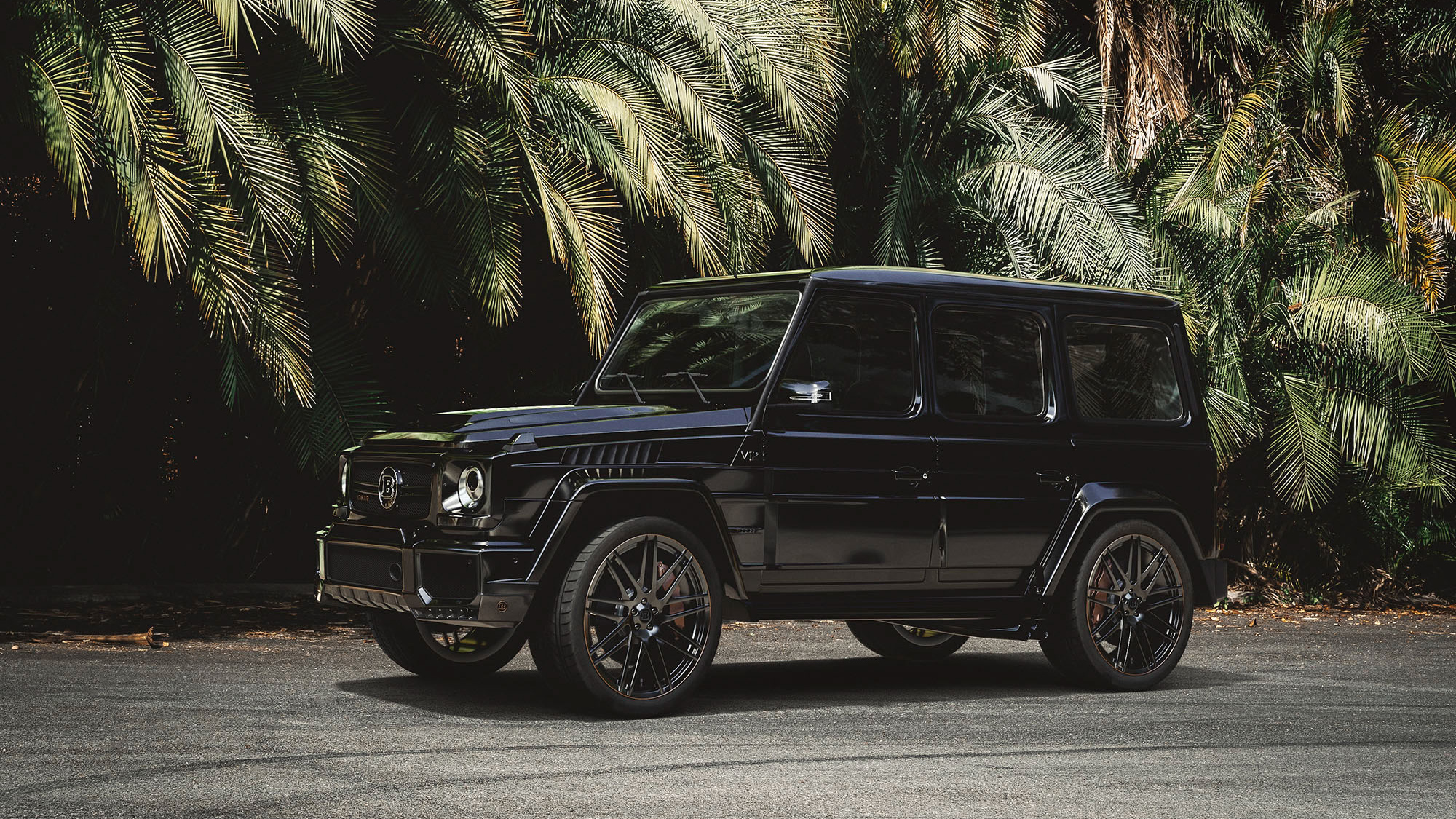 Free photo Black Mercedes G Class on beautiful black disks