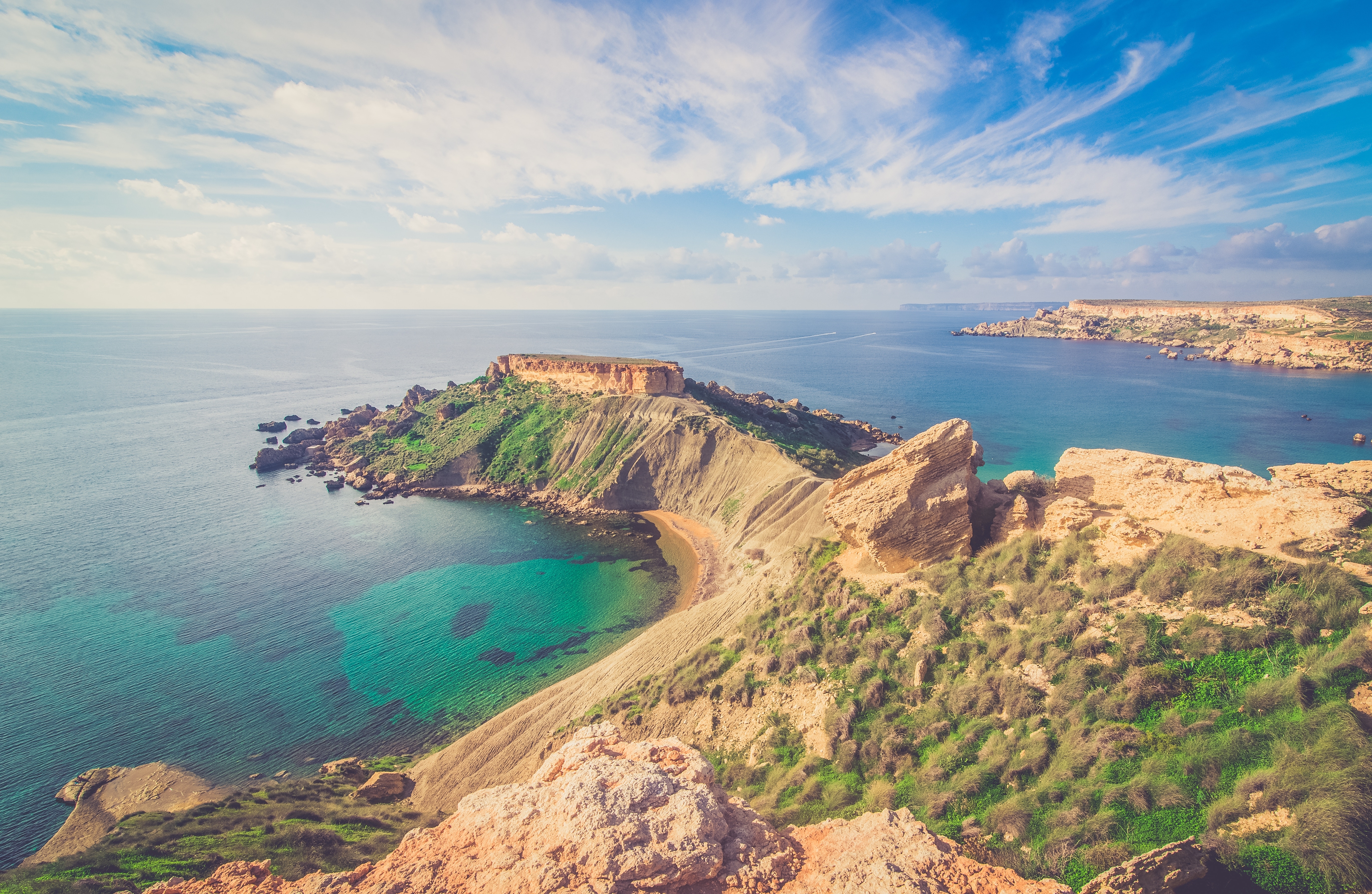 Free photo Sand mountains by the ocean