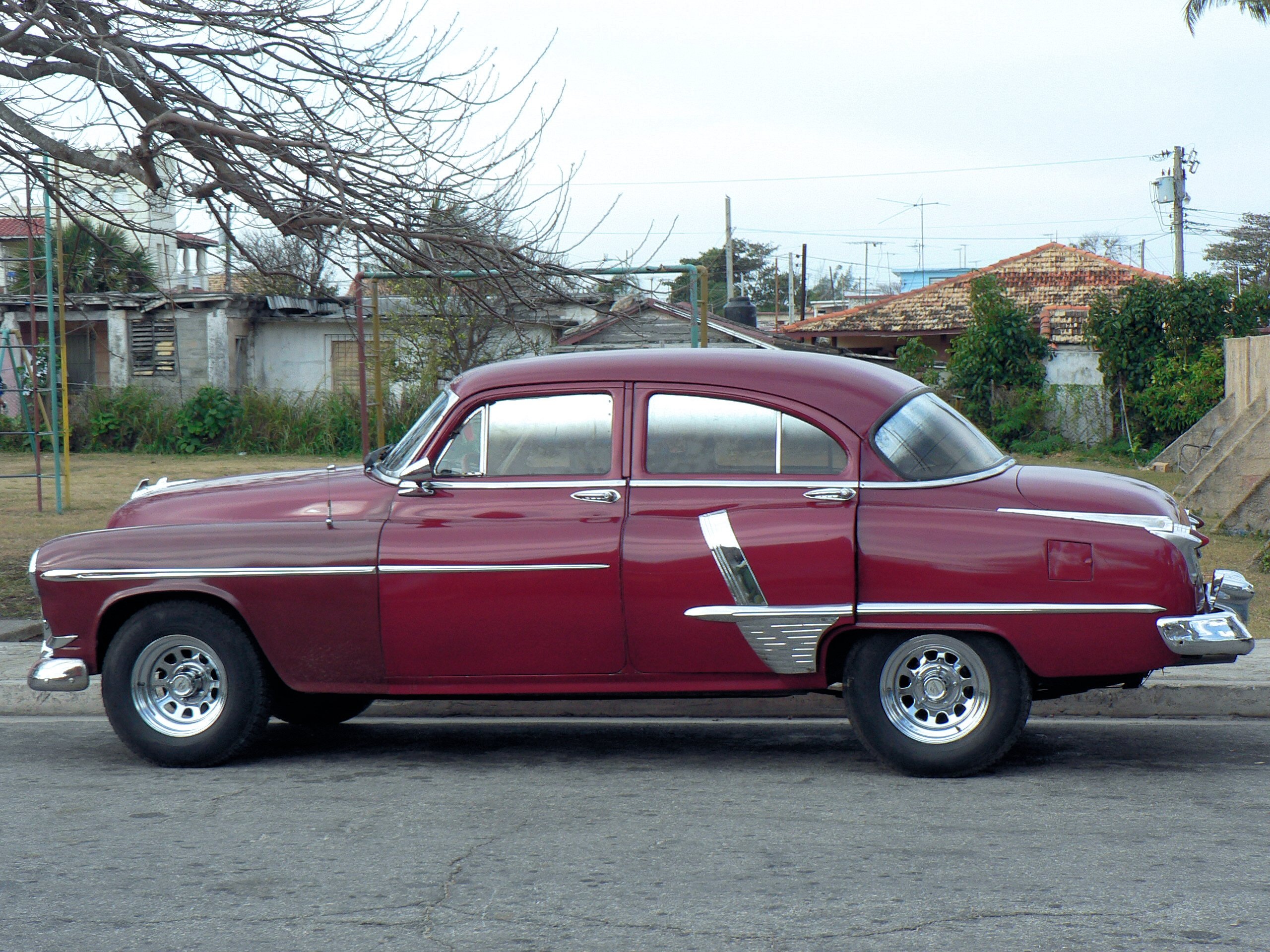 Free photo A vintage car in Cuba