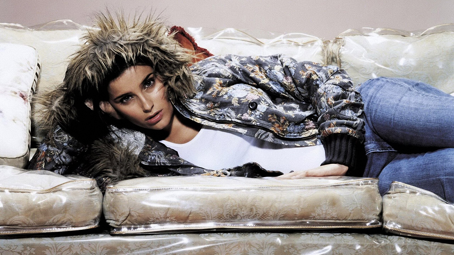 Wallpapers Nelly Furtado fur photo shoot on the desktop