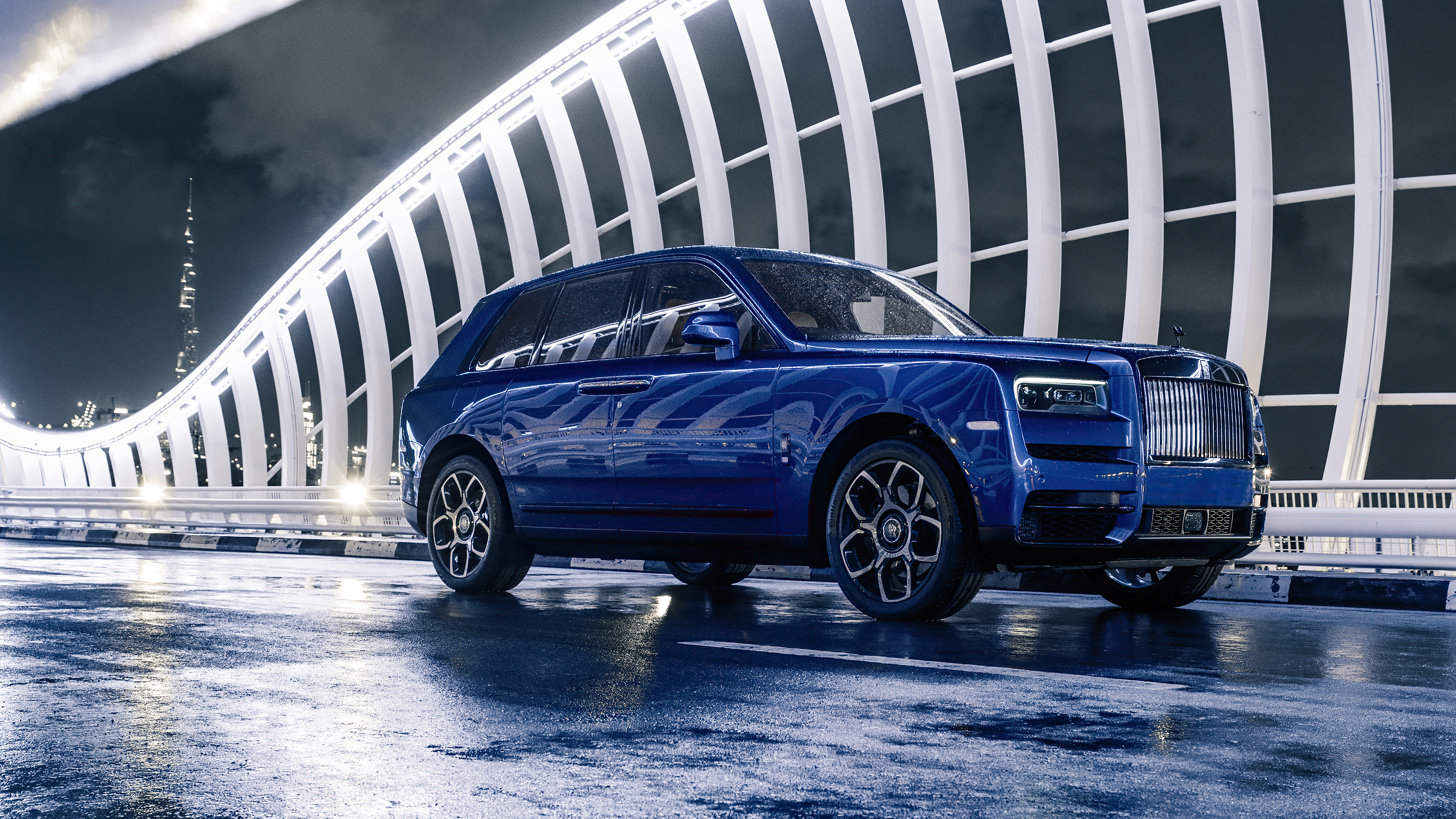 Free photo Blue Rolls Royce Cullinan 2022