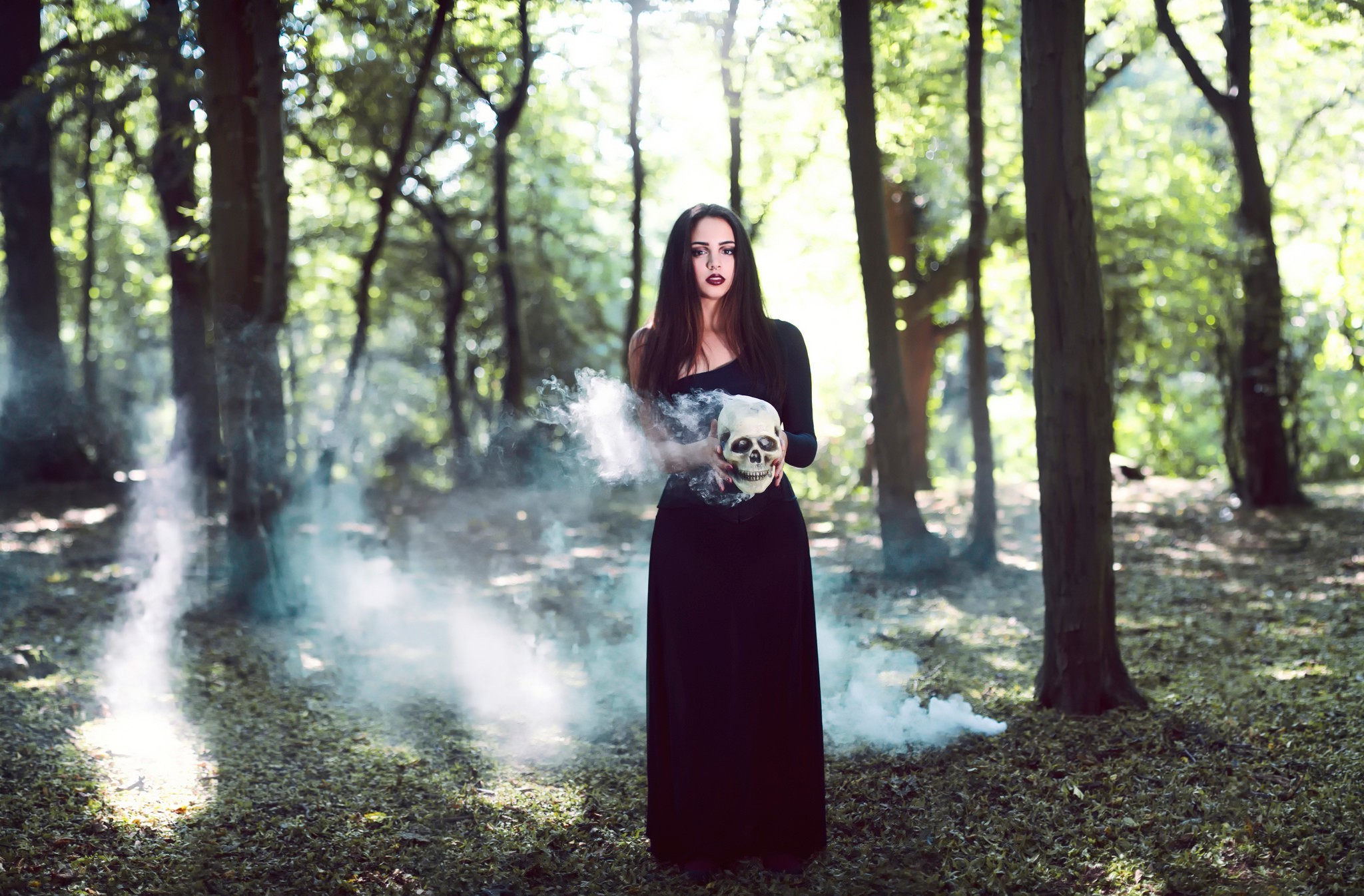 Обои солнечный свет лес женщина на рабочий стол