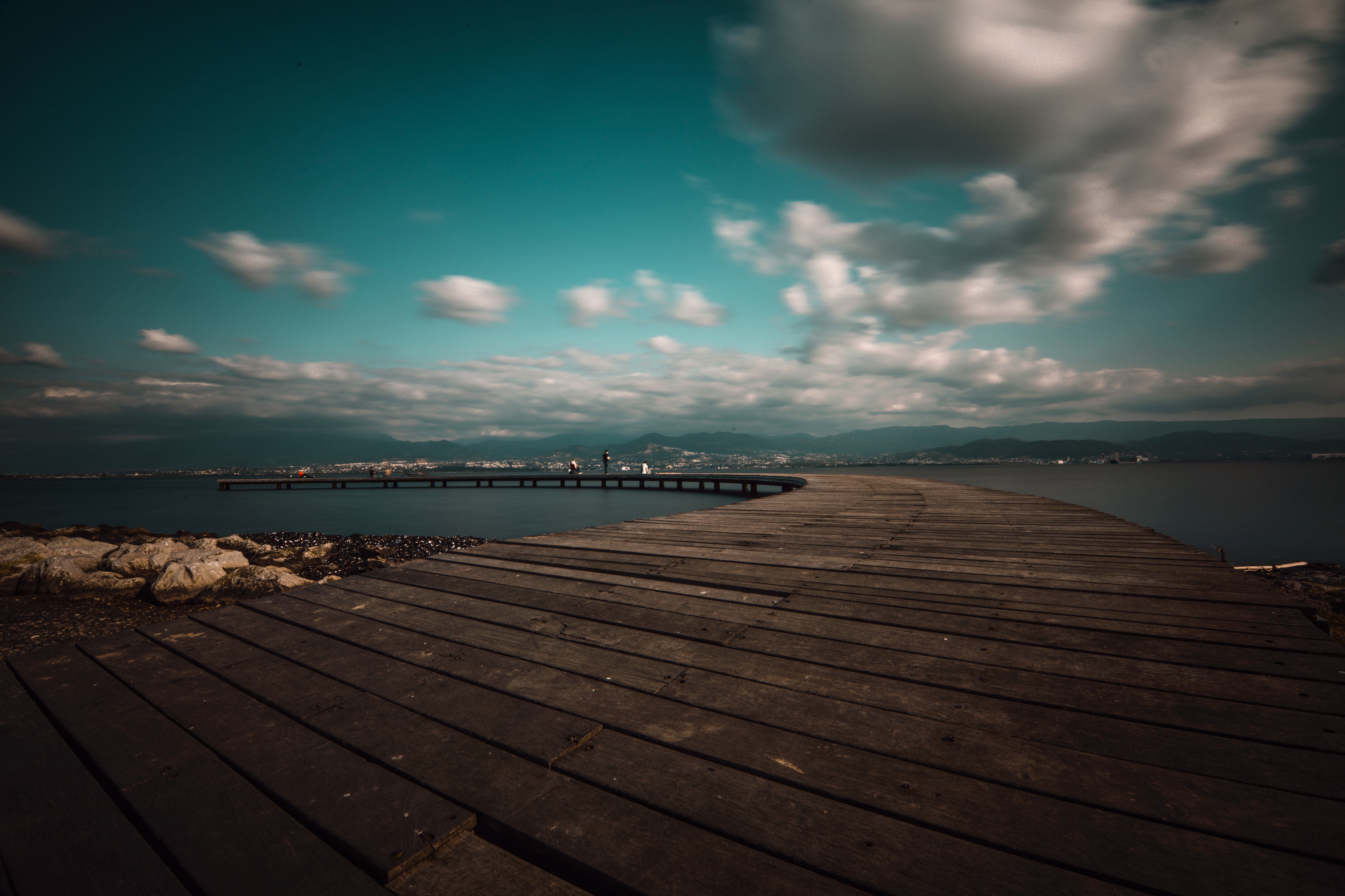 Free photo A large wooden bridge with a twist at dusk