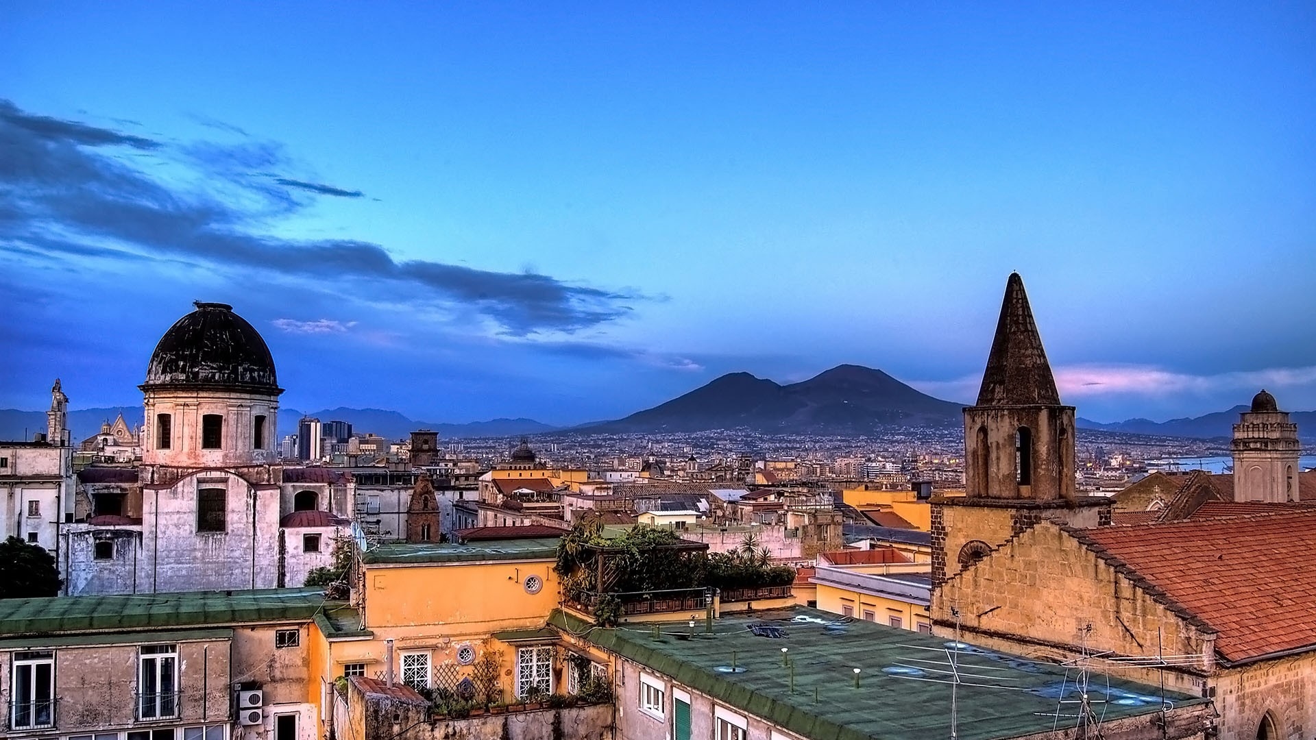 Free photo Roofs of houses in Italy