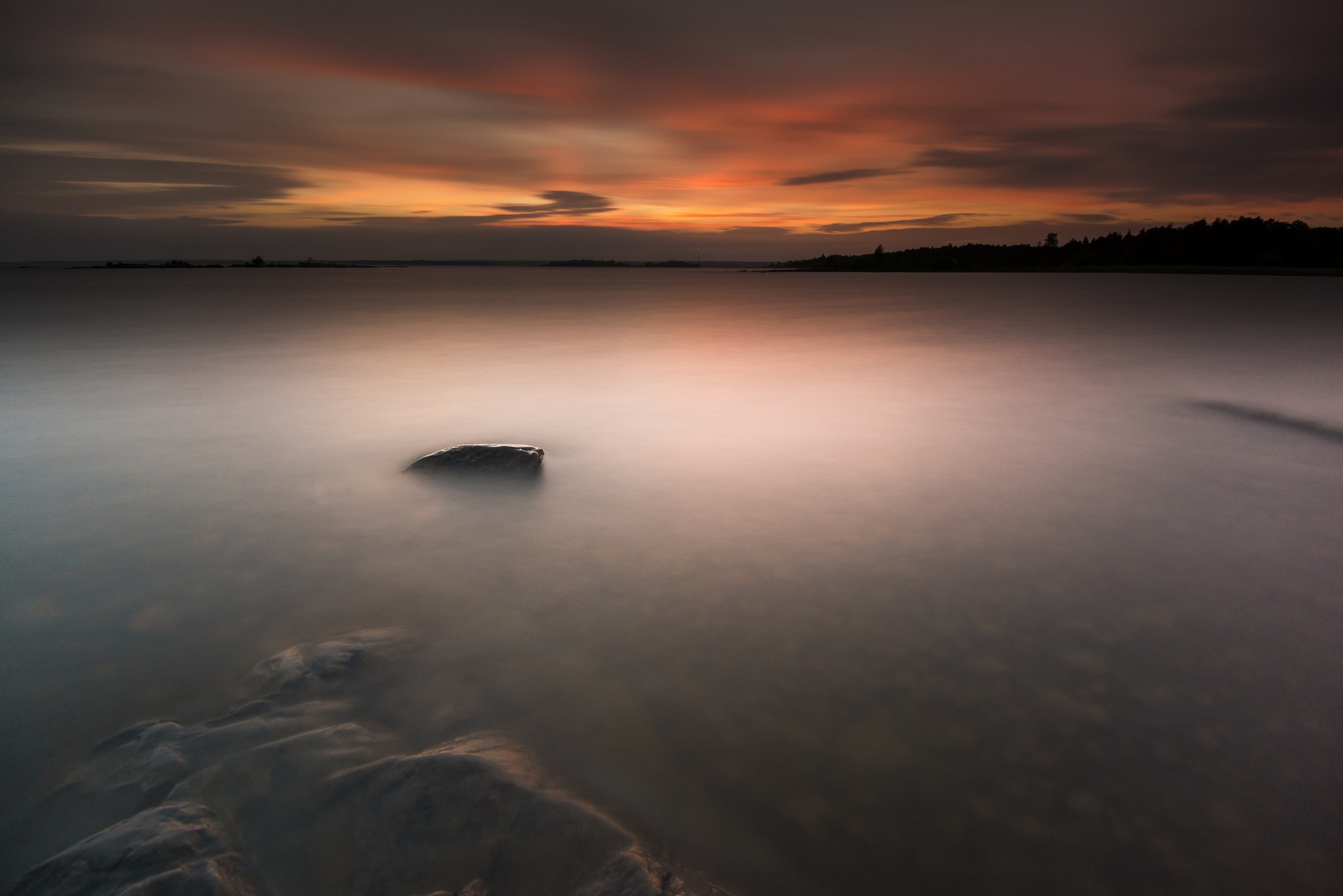 Free photo An image of the night sea