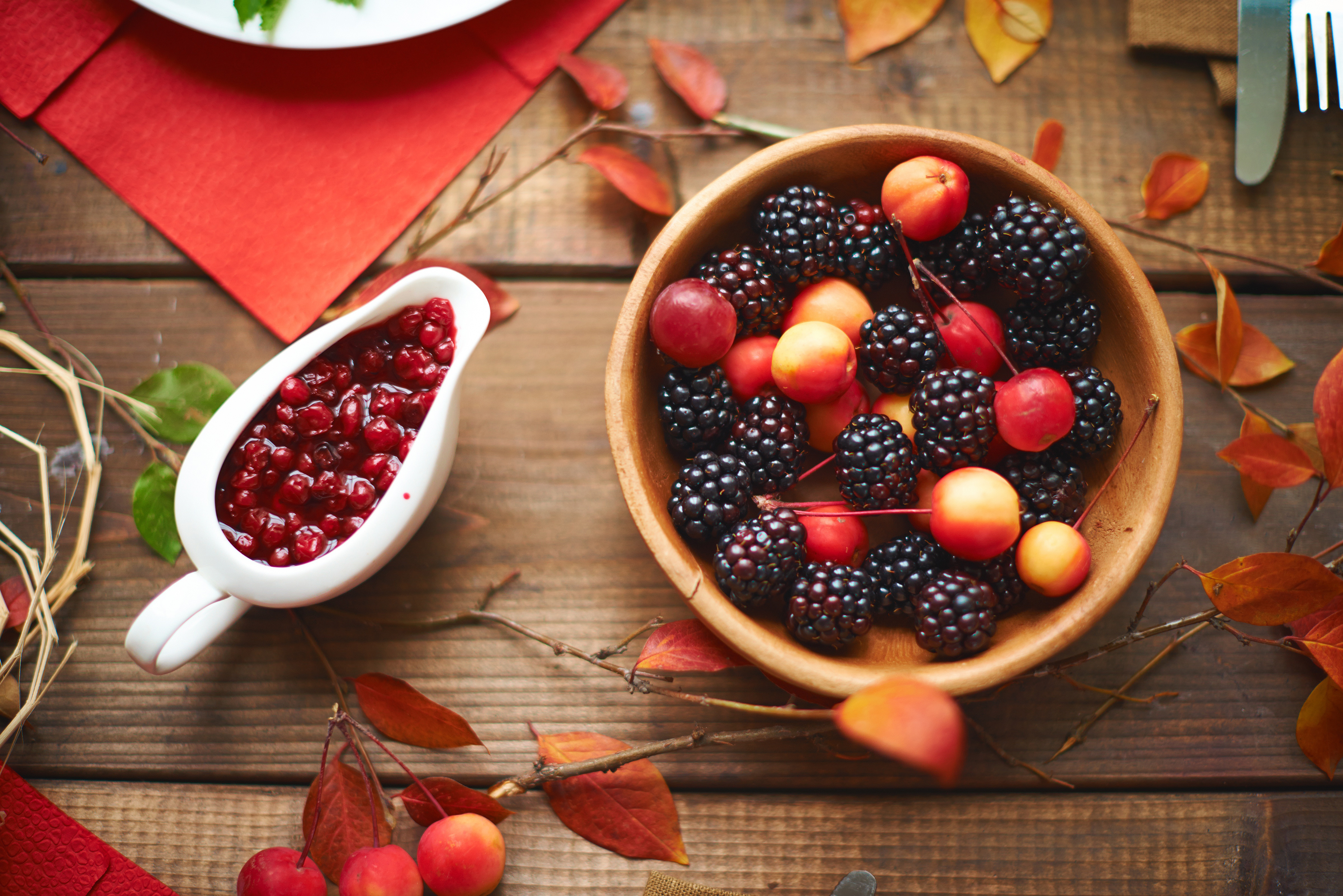 Free photo Blackberry jam in bowl and