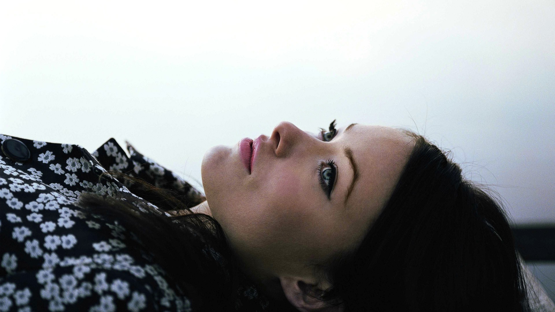 Обои черный модель портрет на рабочий стол