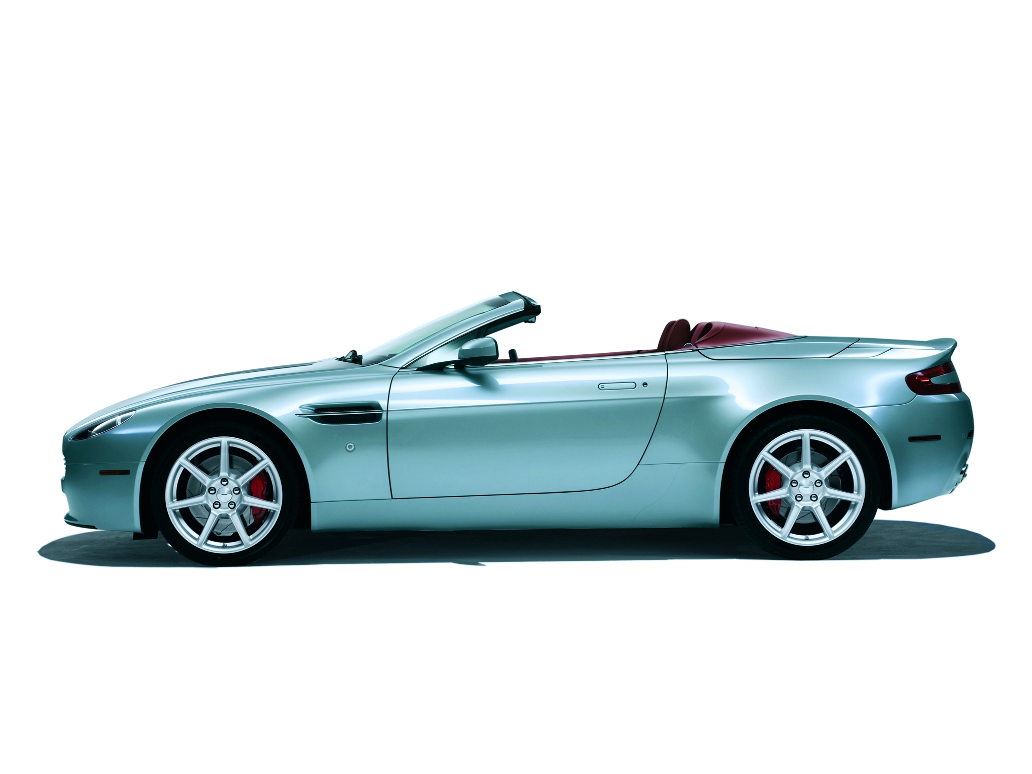 Free photo Aston Martin v8 vantage 2005 side view