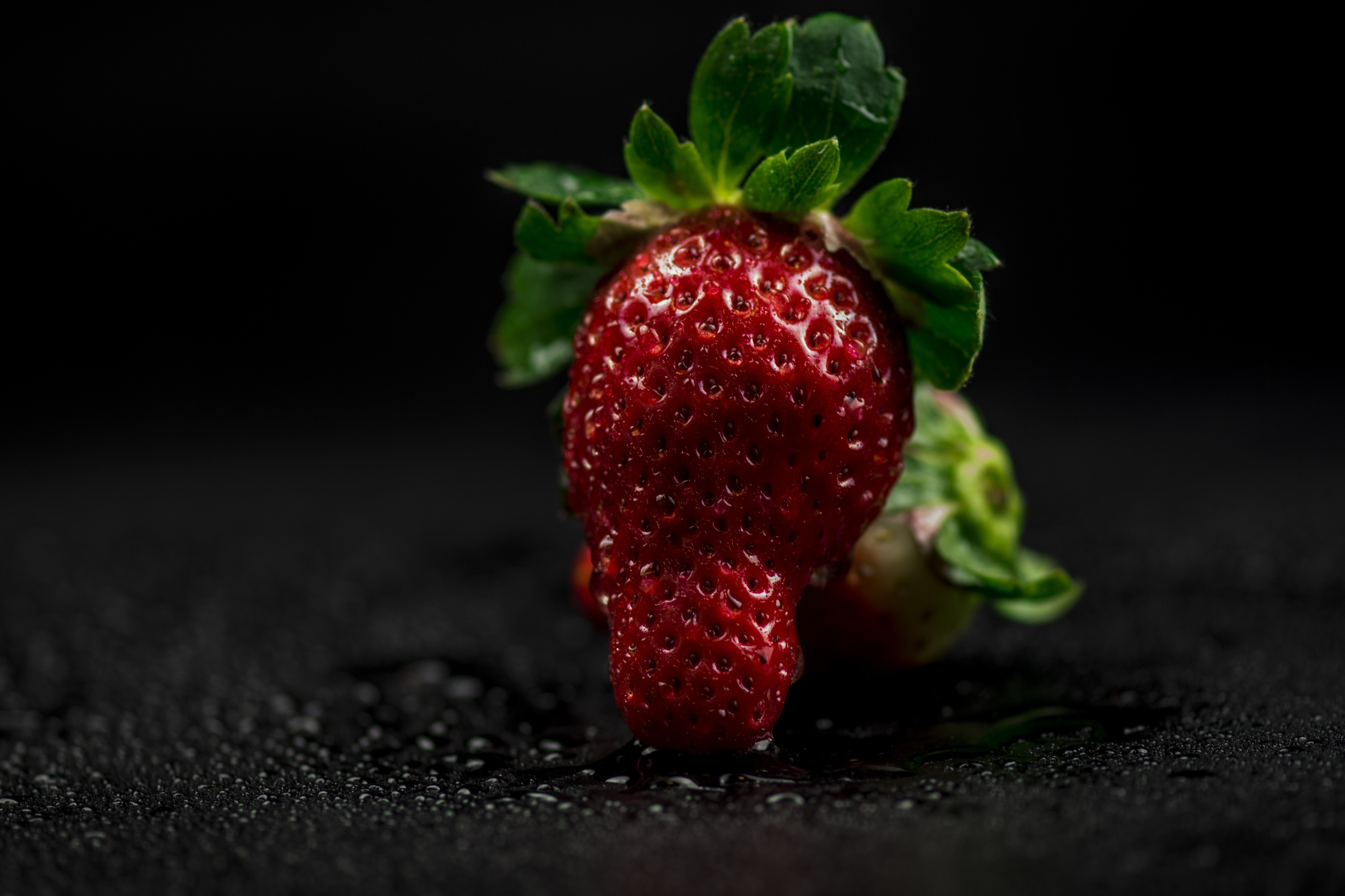 Wallpapers strawberry berries light on the desktop