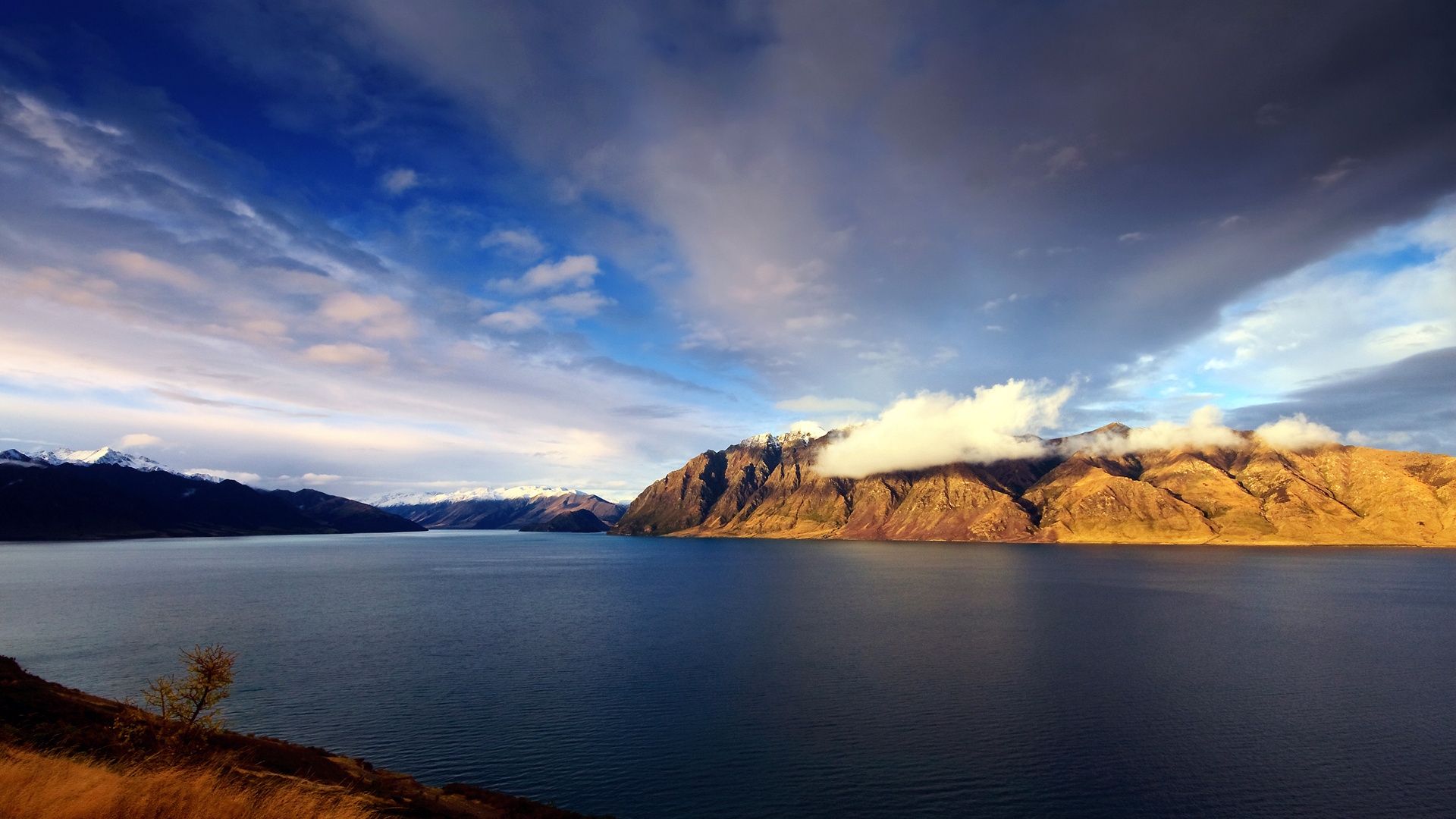 桌面上的壁纸河流 山区 云彩