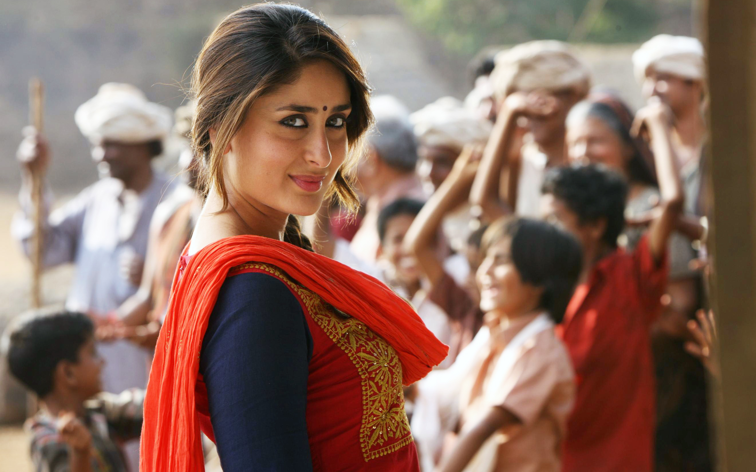 Wallpapers Kareena Kapoor indian celebrities desi girls on the desktop