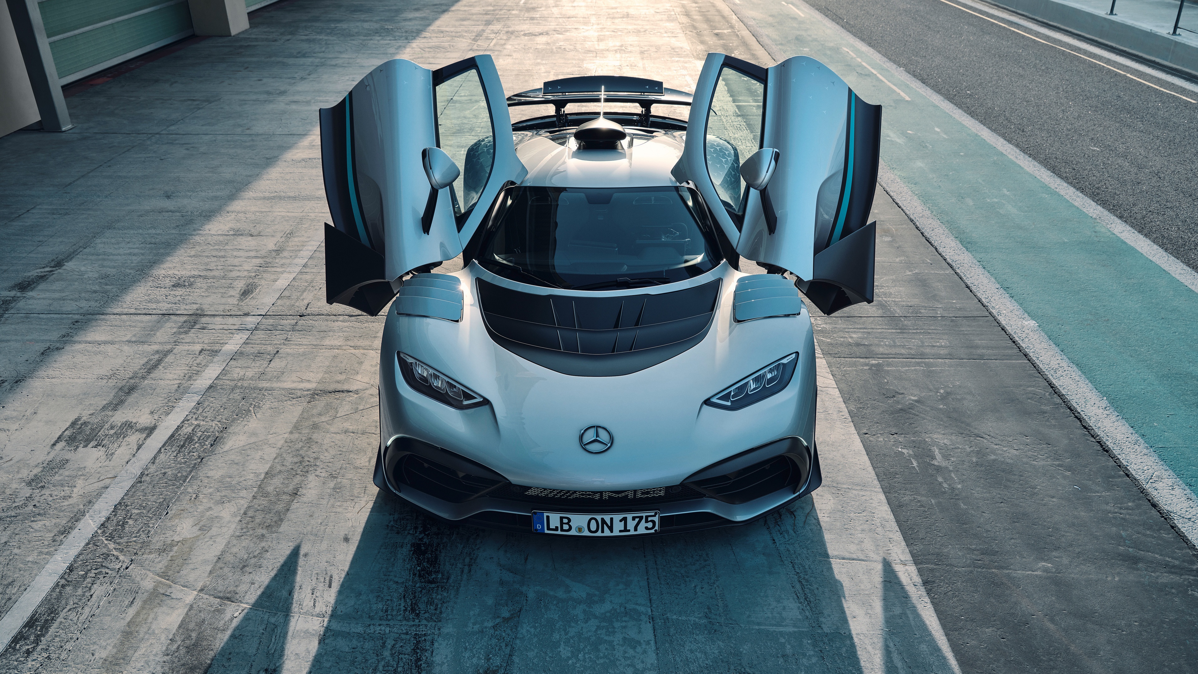 Free photo Wallpaper with mercedes amg project one