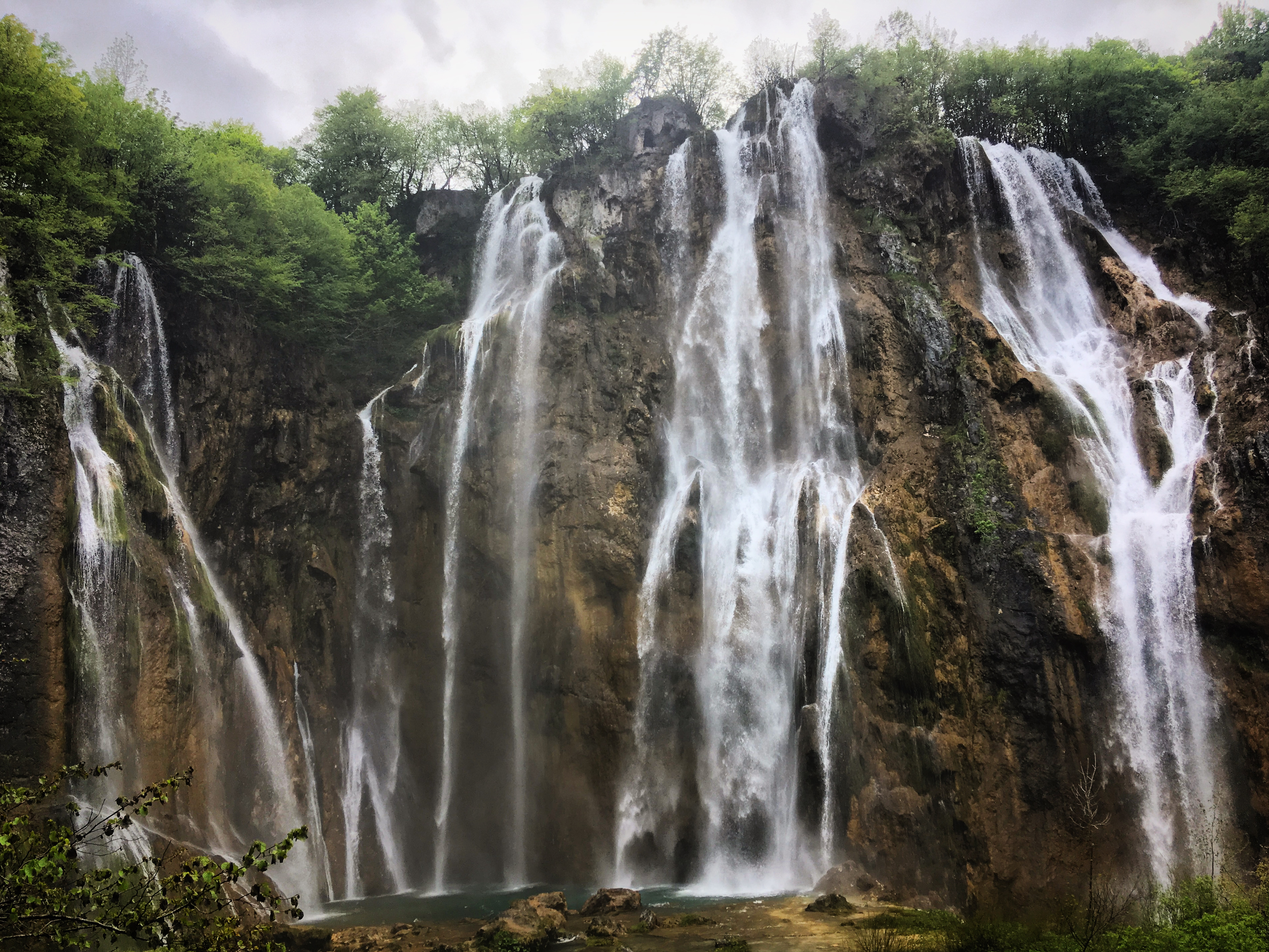 Free photo A beautiful wild waterfall