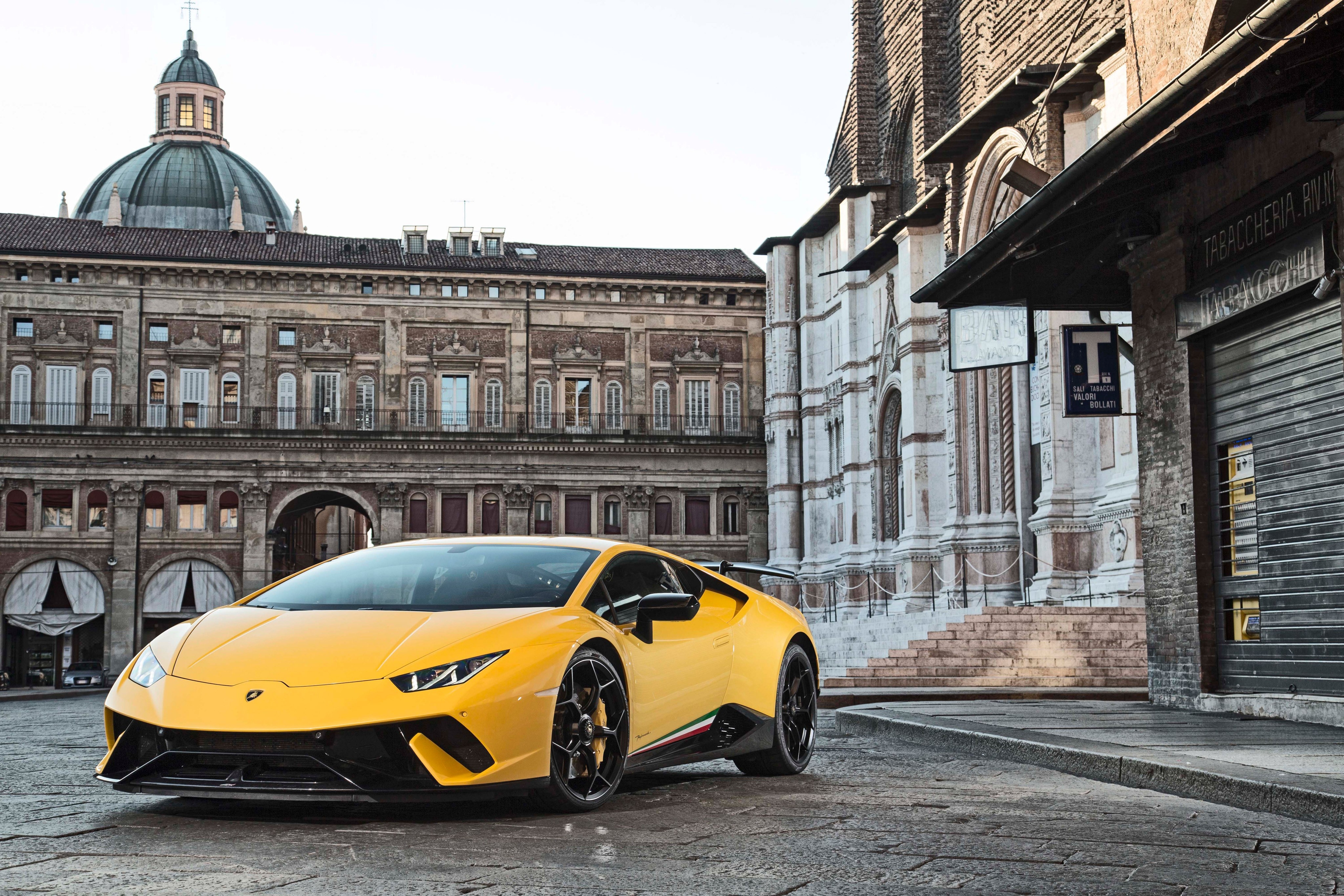 Обои Lamborghini Huracan желтый суперкар на рабочий стол