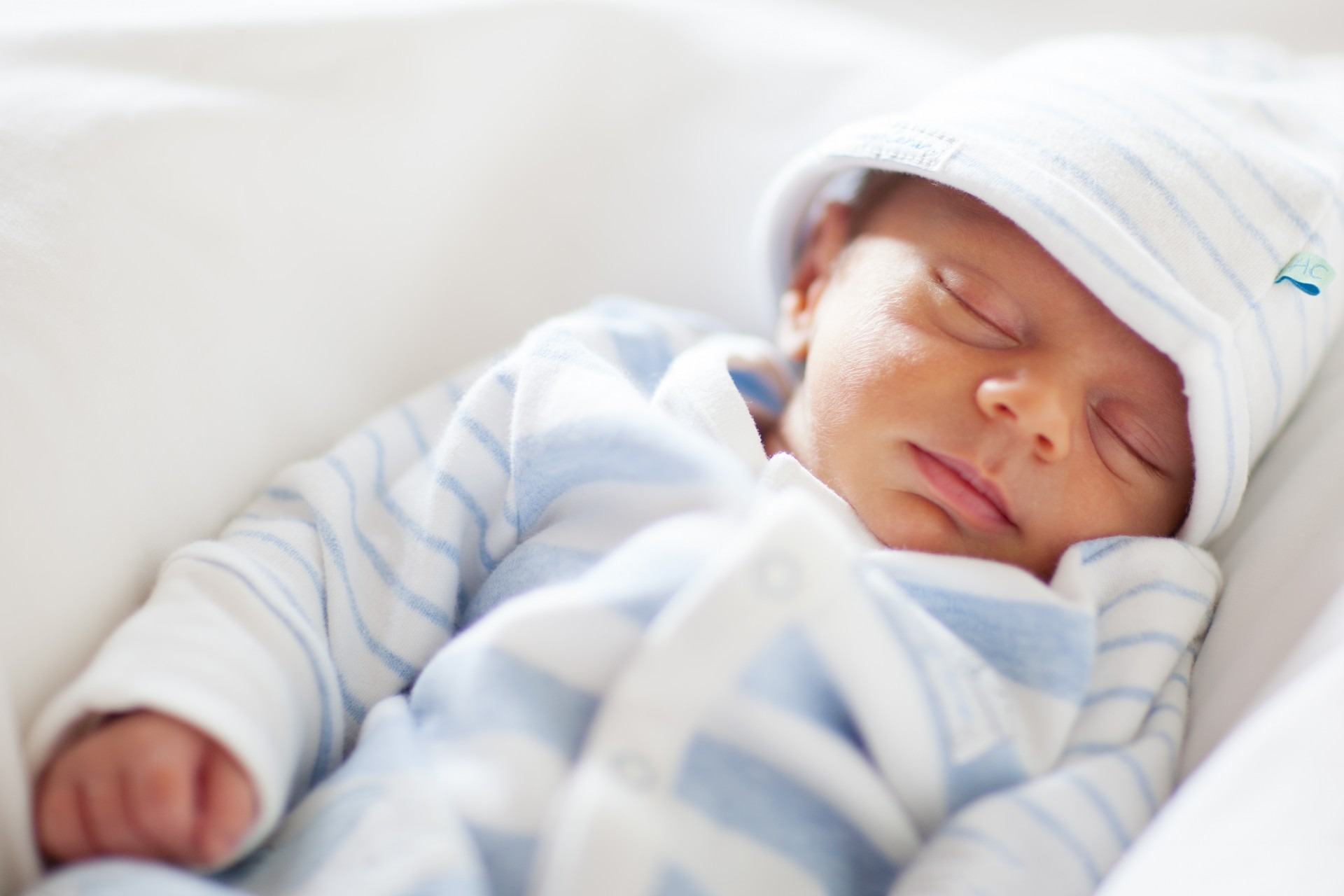 Free photo A newborn baby sleeps