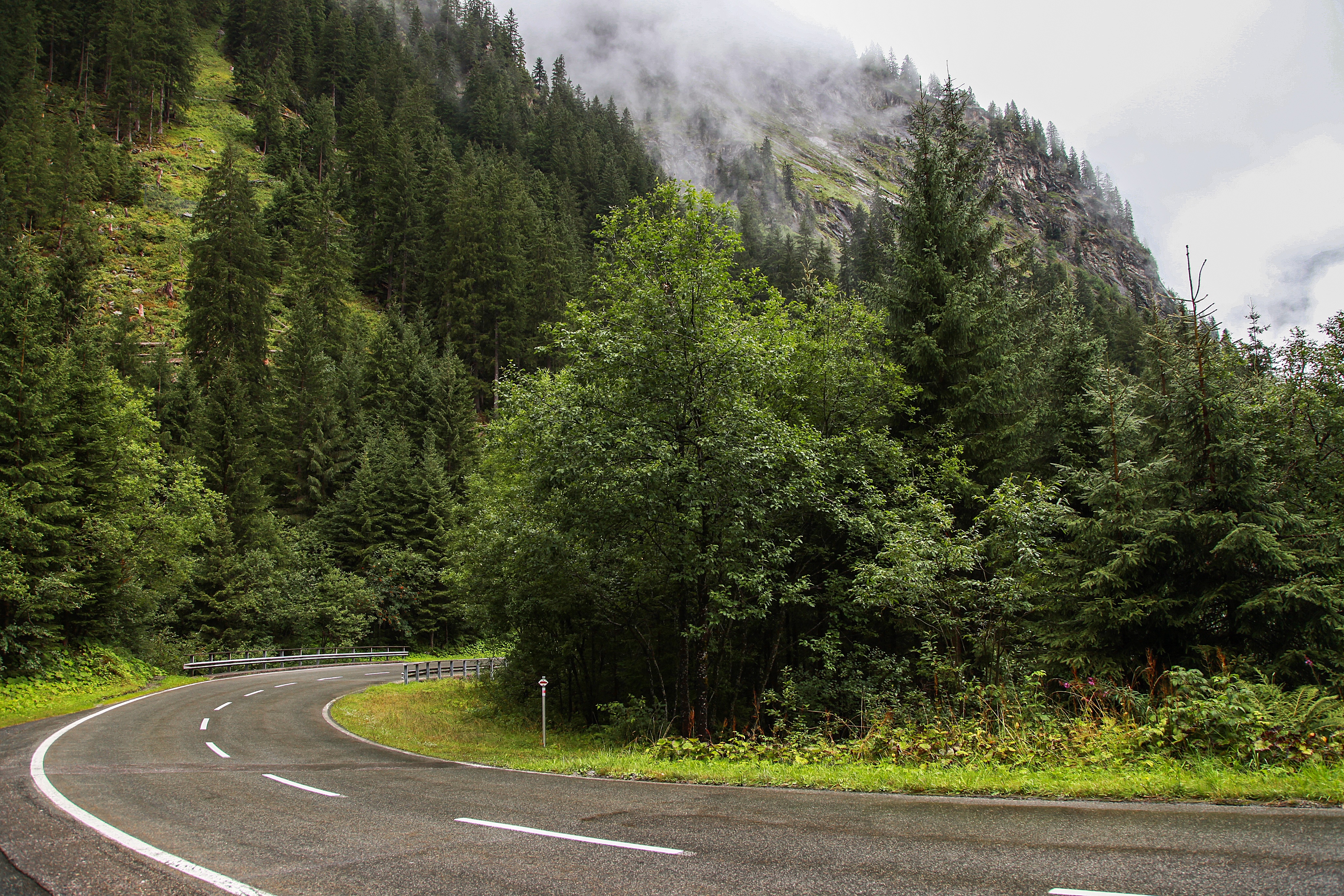 Free photo A winding road in the fog in Austria